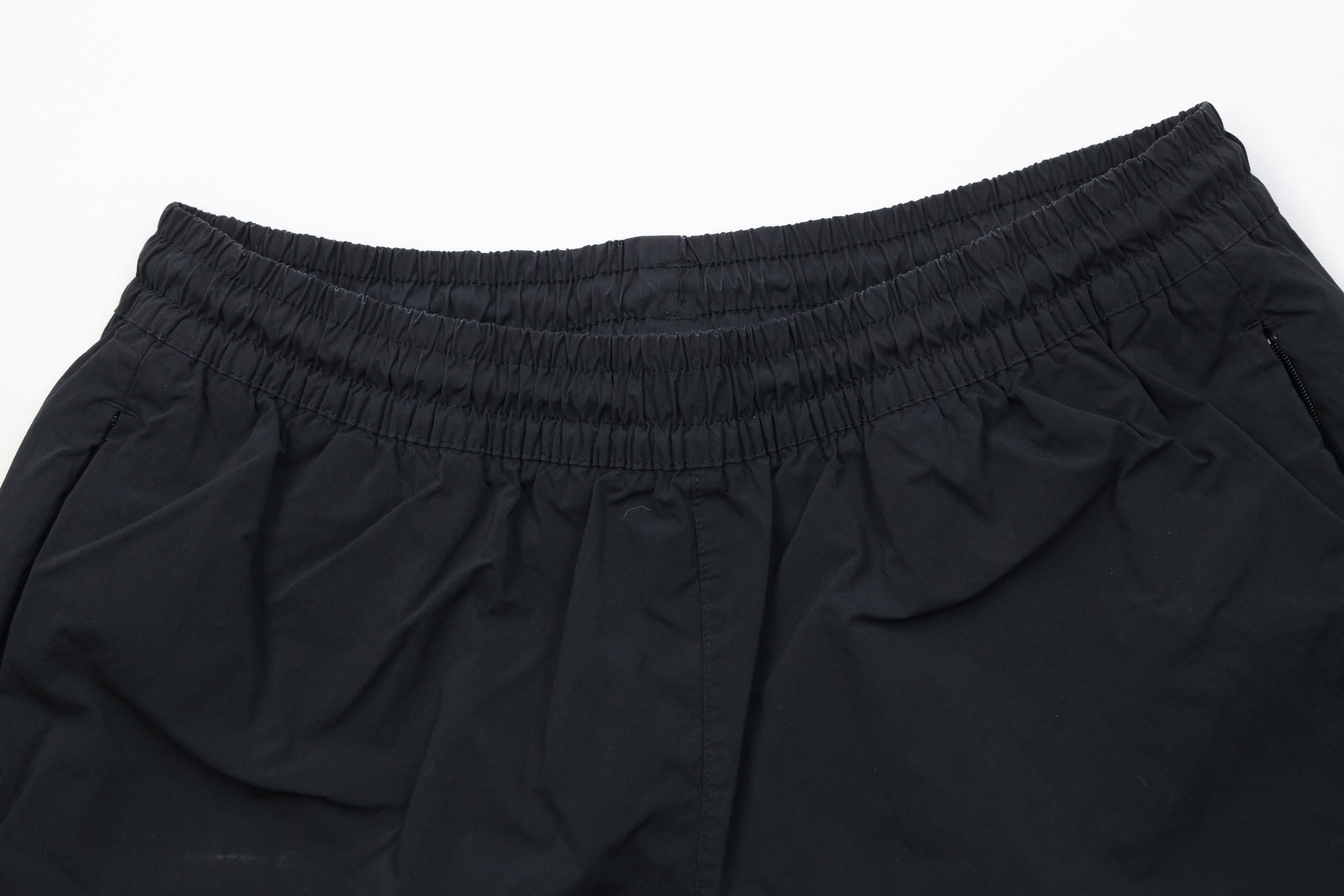 New Balance Vintage Y2K New Balance Above Knee Windbreaker Shorts Black Size US 34 / EU 50 - 2 Thumbnail