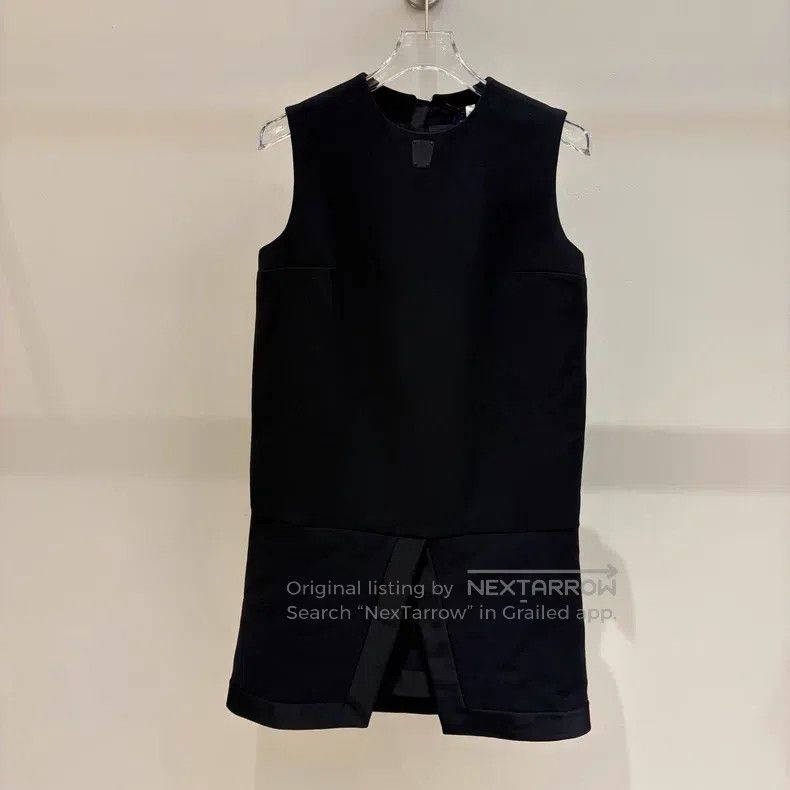Louis Vuitton SS23 Solid Crew Neck Casual Sleeveless Dress