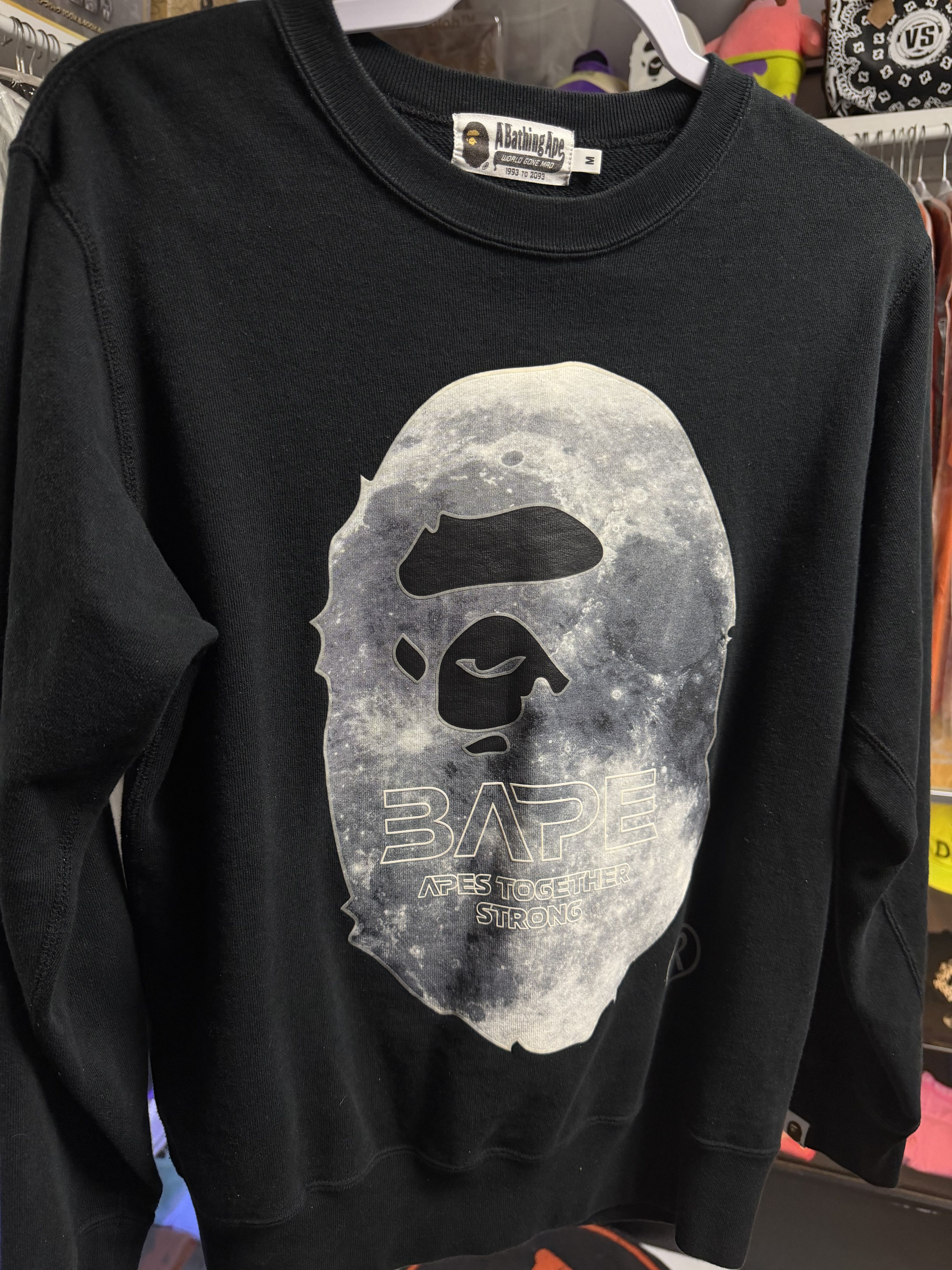 Bape Bape Moon Crewneck Size Medium Gently Worn Black Size US M / EU 48-50 / 2 - 1 Thumbnail
