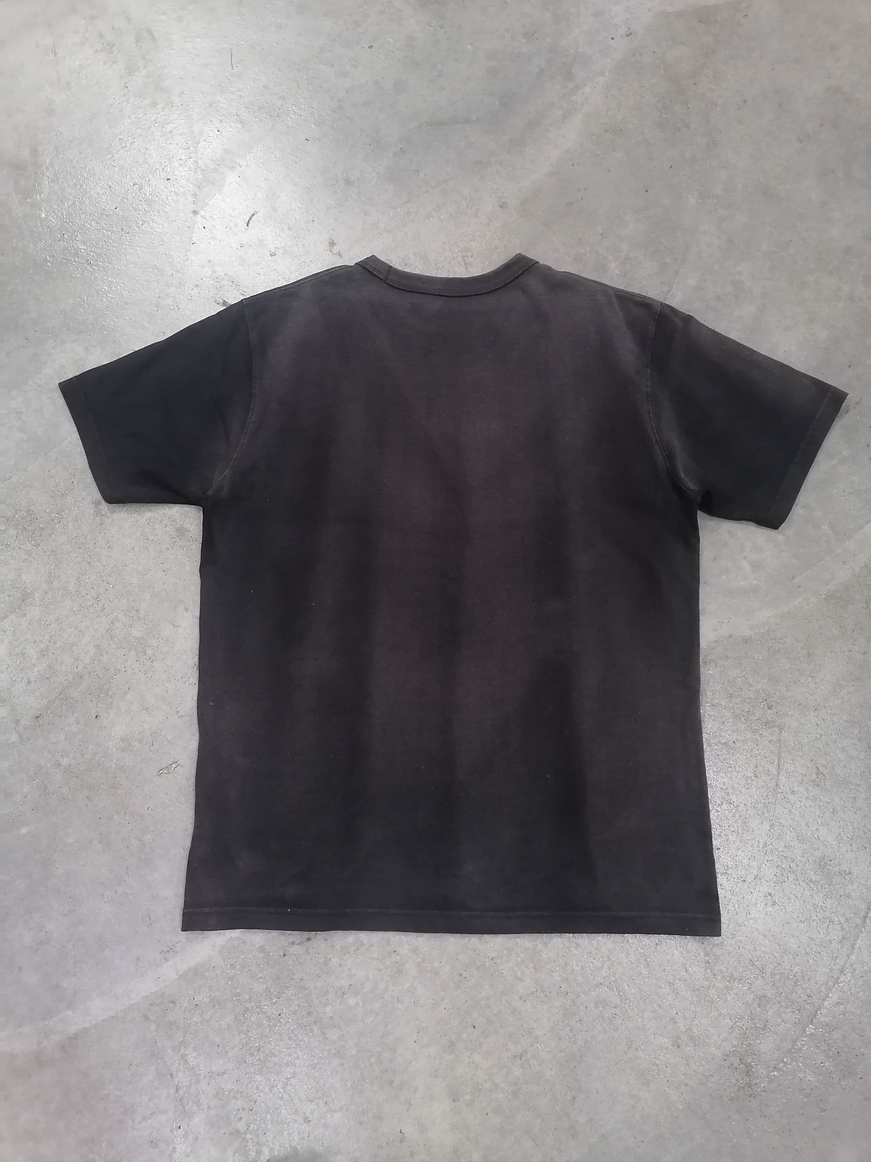 Japanese Brand Trashed Faded Black Uniqlo Tee Size US XL / EU 56 / 4 - 2 Thumbnail