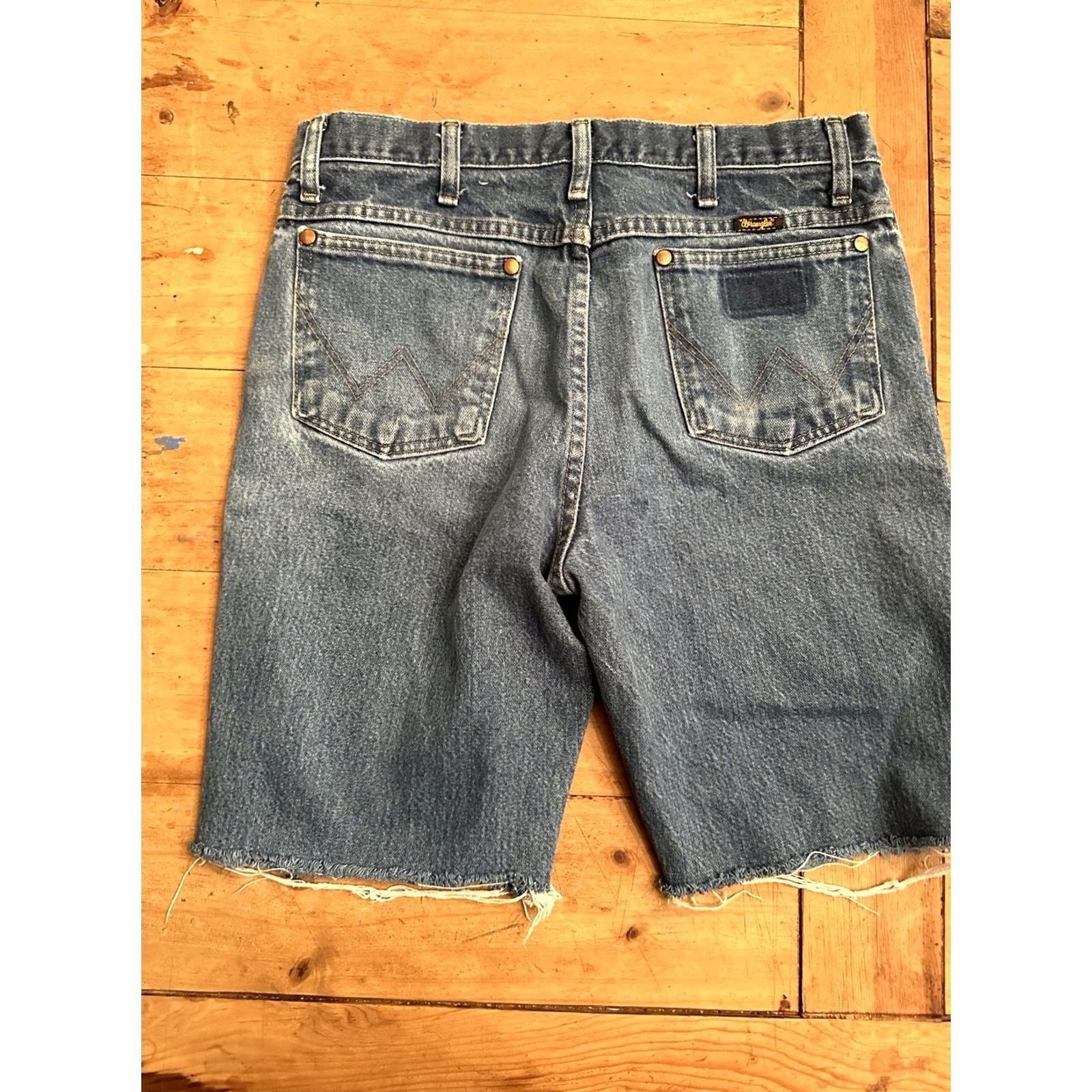 Wrangler Wrangler 936 Short Men’s 32x9 Cut Off Jeans Blue Straight 936PWD, Regular Inseam 9” Men’s Size US 32 / EU 48 - 4 Thumbnail