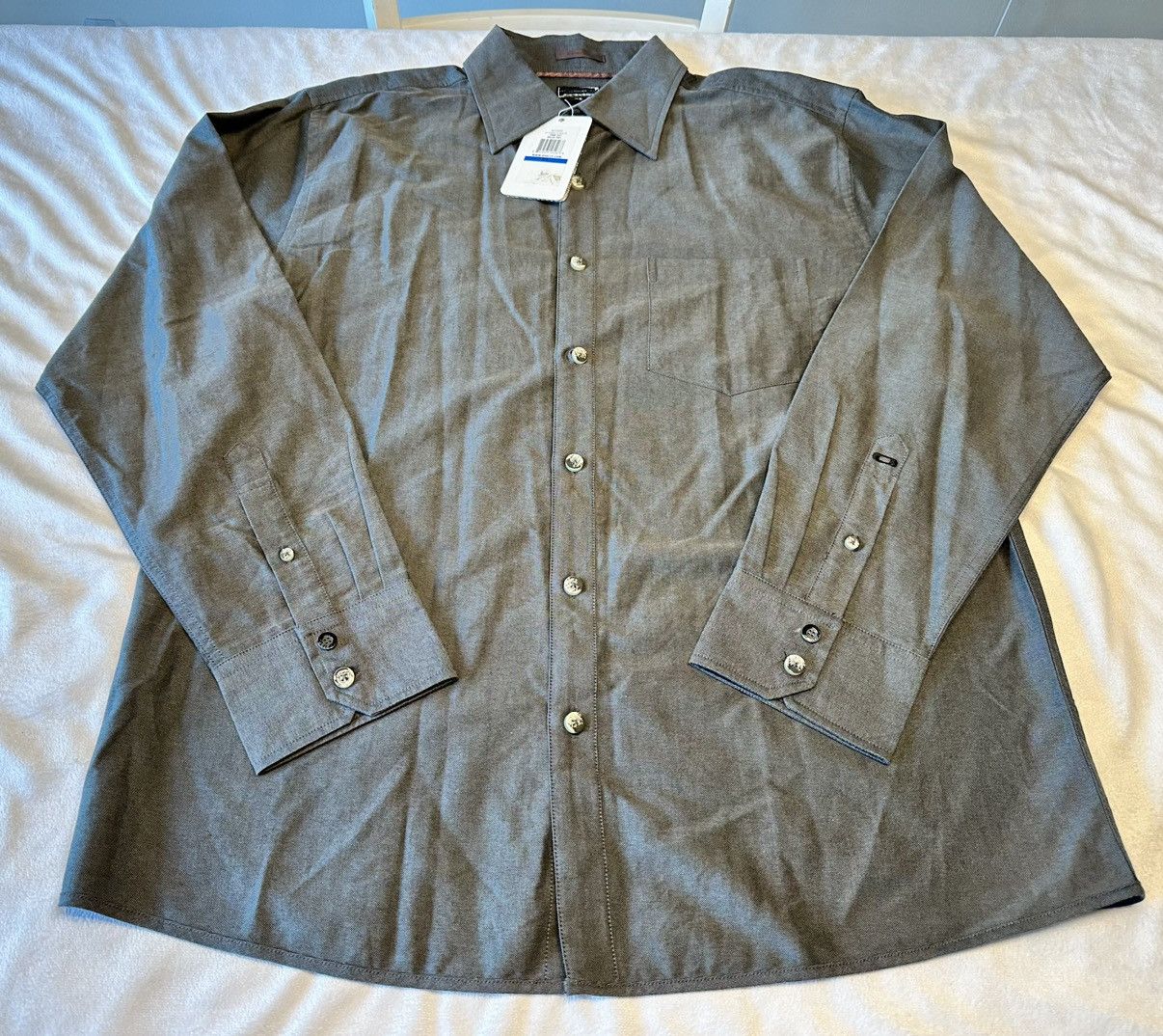Oakley NWT Oakley Mens True Fit Solid L/S Button Down Black/Gray XL Size US XL / EU 56 / 4 - 1 Thumbnail