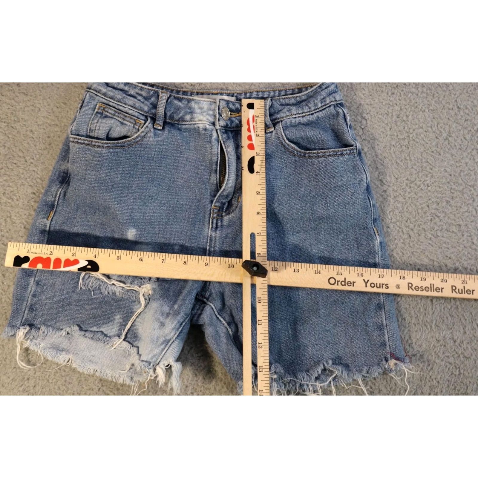 Pacsun Pacsun Mom Short Women's 24 Blue Denim Distressed Frayed Hem Casual Festival Regular Size 24 Inseam 2.25 in. Cotton Blend Denim Women PacSun Shops Size 42" / US 20 - 3 Thumbnail