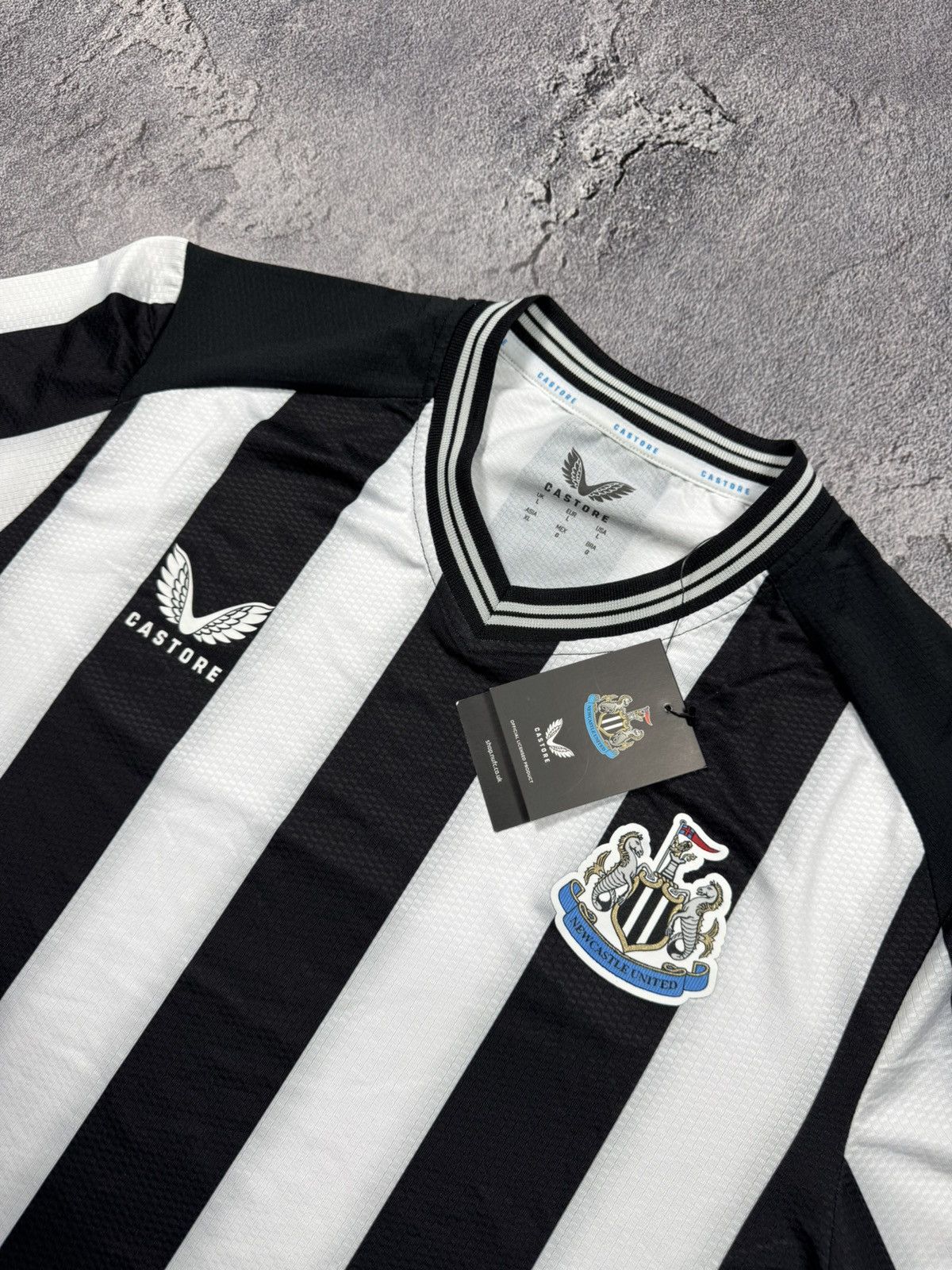 Castore Newcastle United x Castore HOME Jersey Size US L / EU 52-54 / 3 - 2 Thumbnail