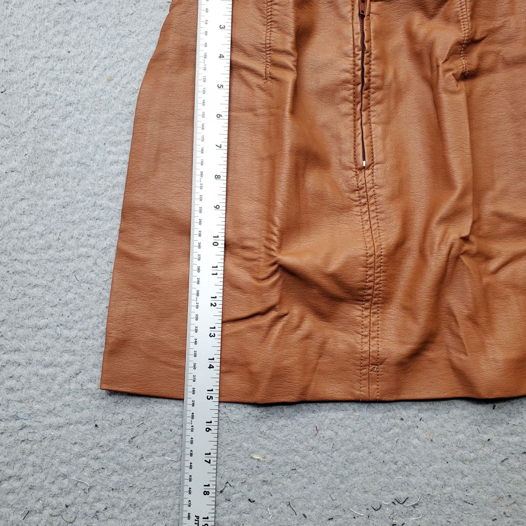 Free People Free People Skirt Women Size 0 Mini Faux Leather Lined Zip Slit Tan Brown 90s? Size 25" / US 0 / IT 36 - 3 Thumbnail