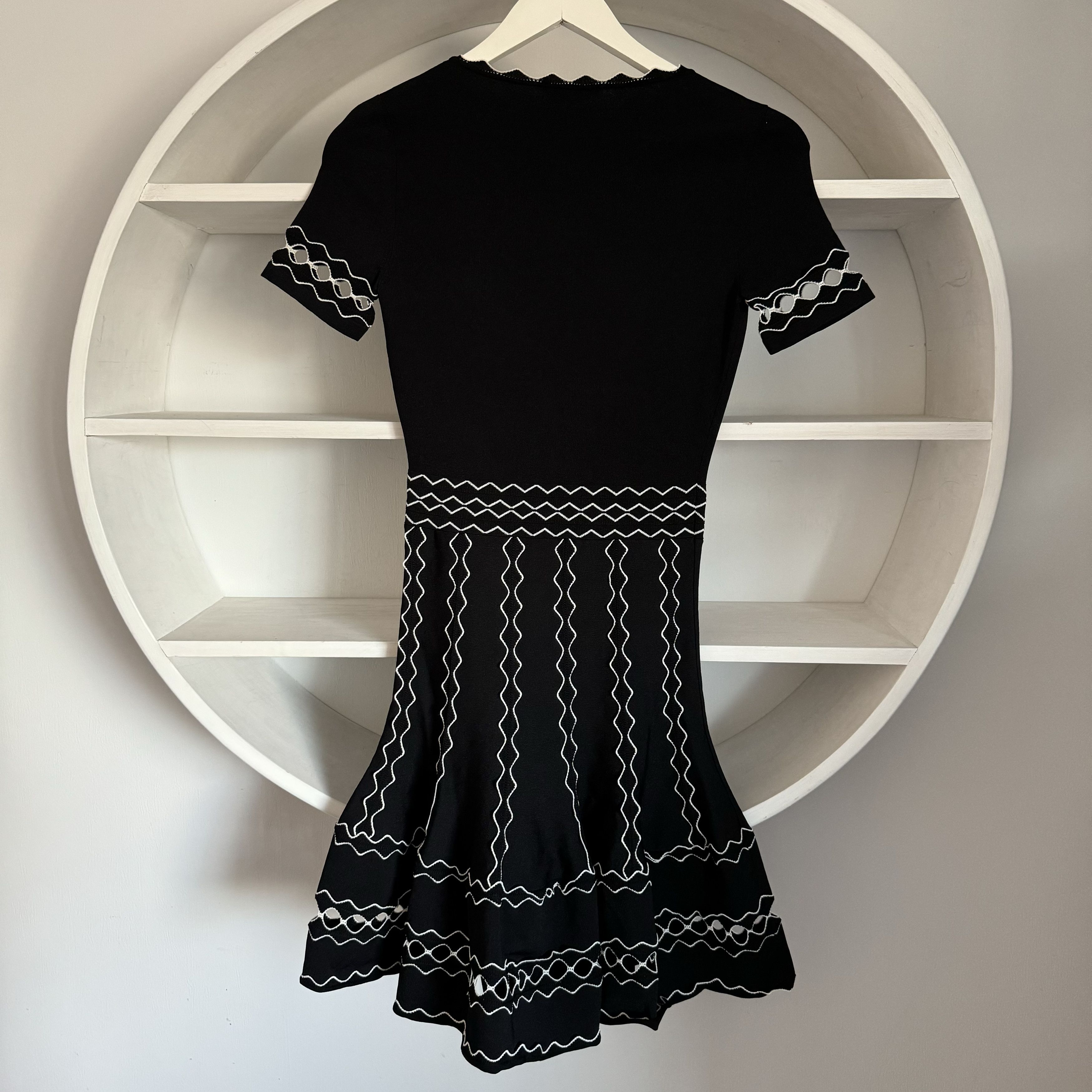 Alexander McQueen Women's ALEXANDER McQUEEN Black Dress Size XS / US 0-2 / IT 36-38 - 3 Thumbnail