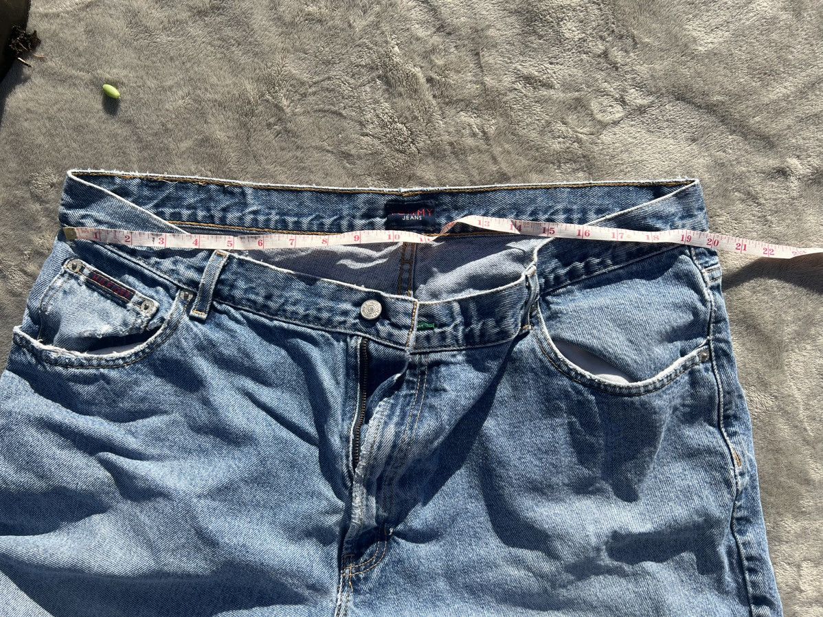 Tommy Hilfiger Vintage 90’s Baggy Tommy Hilfiger Jeans Big Logo Size US 36 / EU 52 - 8 Thumbnail