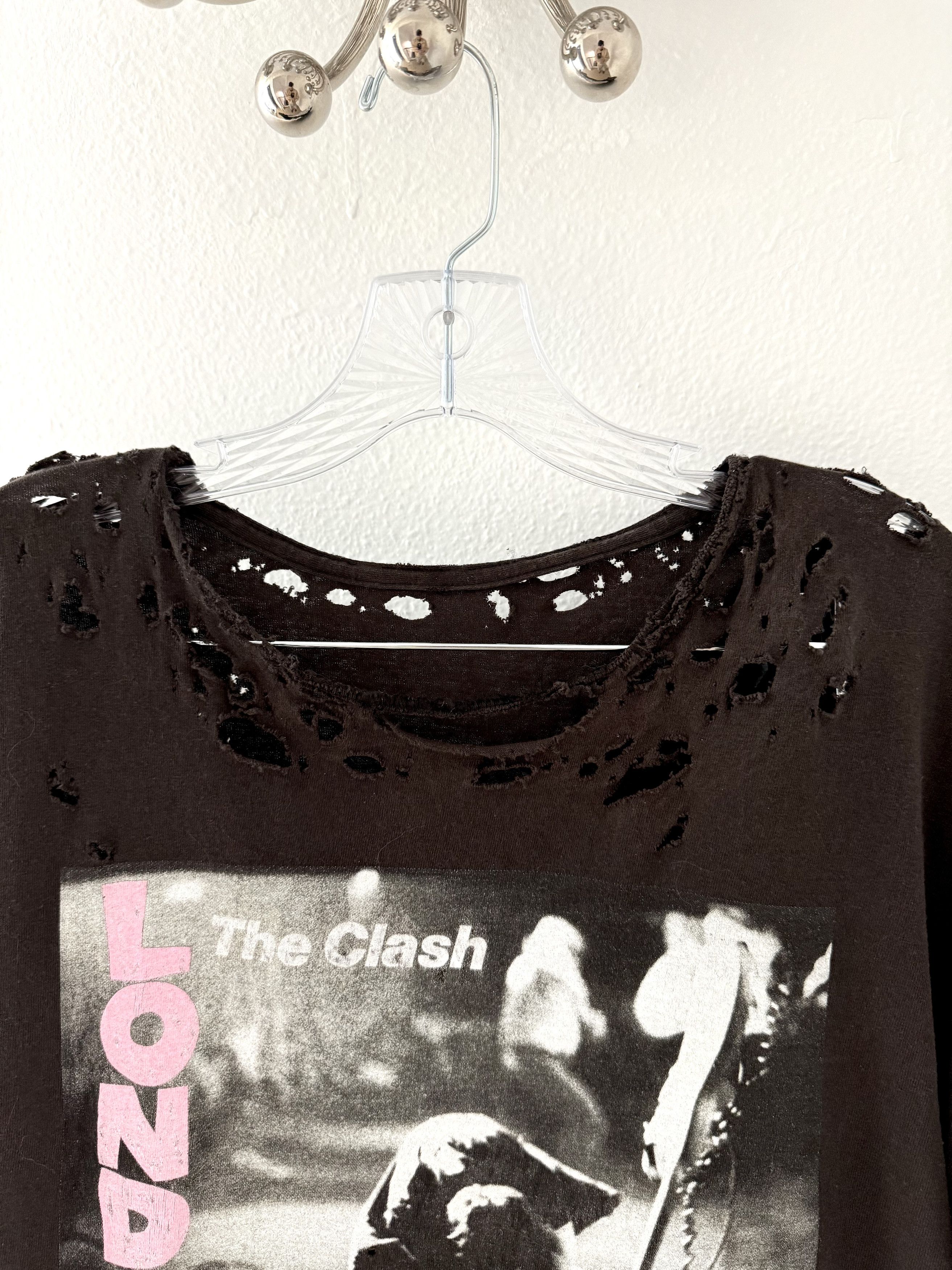 Vintage Distressed The Clash T-Shirt, Grunge / Thrashed (Large) Size US L / EU 52-54 / 3 - 4 Thumbnail