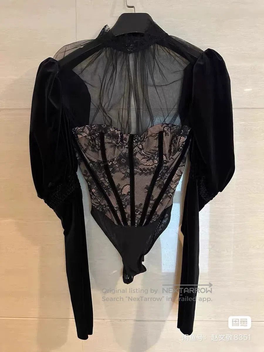 House of CB House of CB Lace Top Size XS. Size XS / US 0-2 / IT 36-38 - 1 Thumbnail