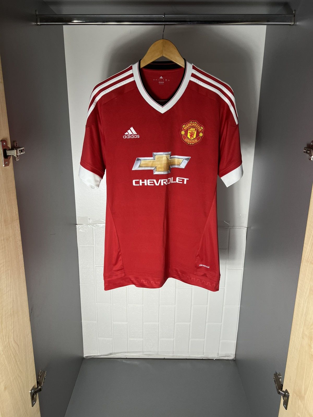 Adidas VINTAGE ADIDAS FC MANCHESTER UNITED ENGLAND SOCCER JERSEY Size US L / EU 52-54 / 3 - 9 Thumbnail