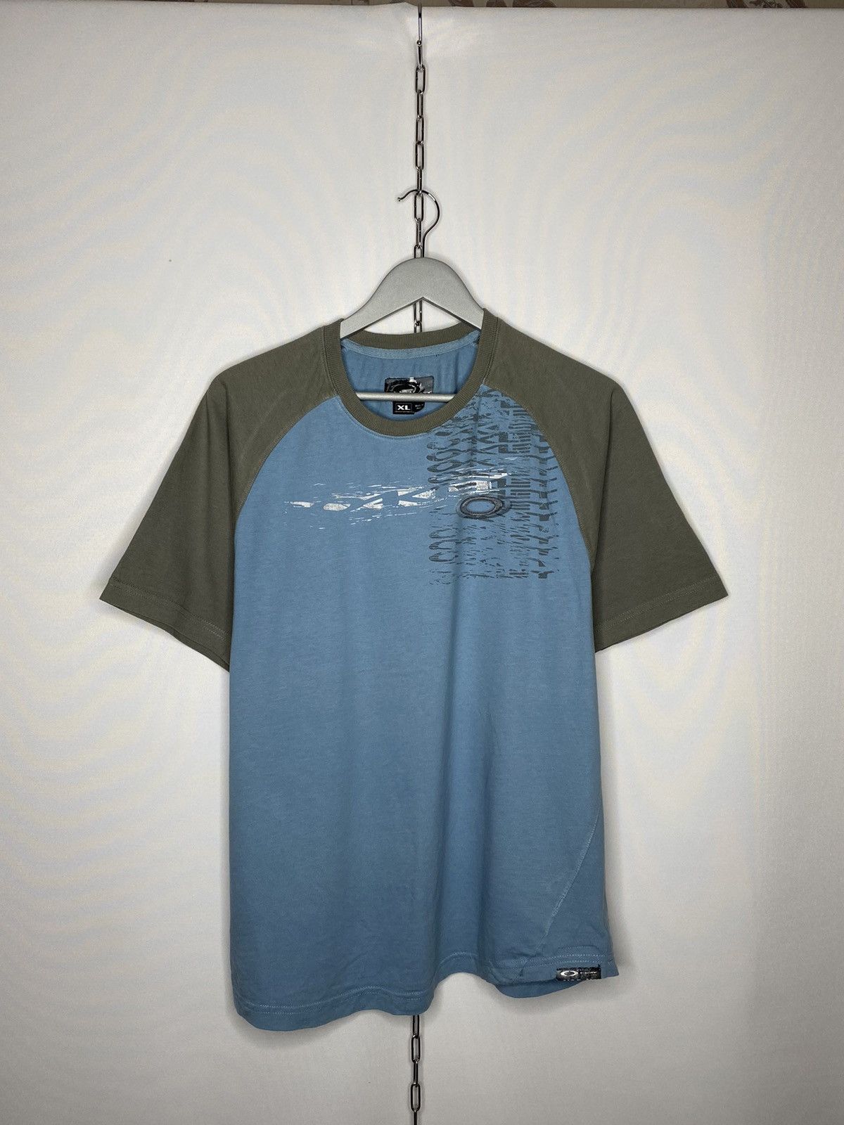 Vintage Vintage Oakley Outdoor T-Shirt Tee Short Sleeve Hiking Size US XL / EU 56 / 4 - 1 Thumbnail