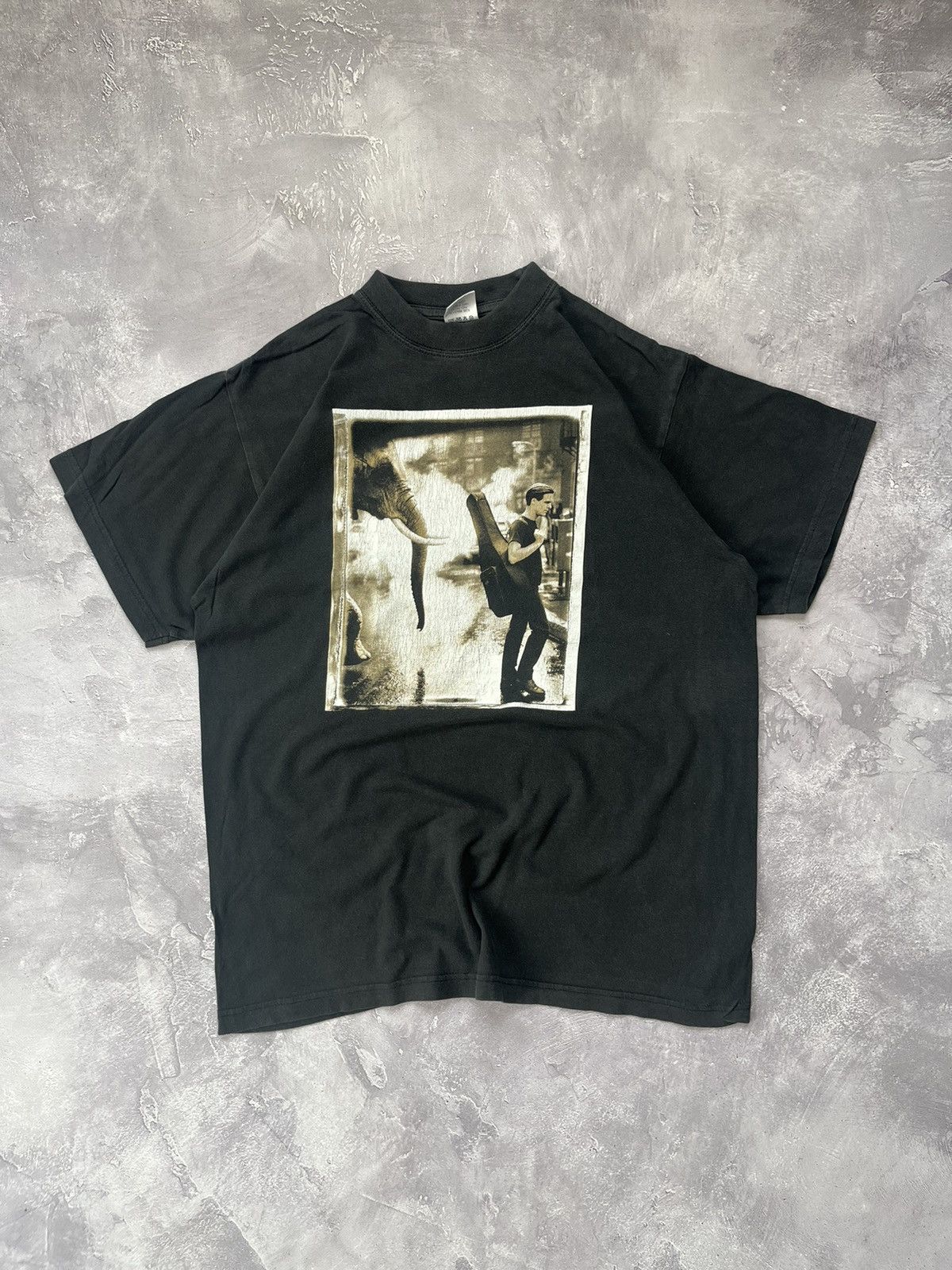 Band Tees Vintage Bryan Adams Elephant Concert Tour Tee T-Shirt 90s Size US L / EU 52-54 / 3 - 1 Thumbnail