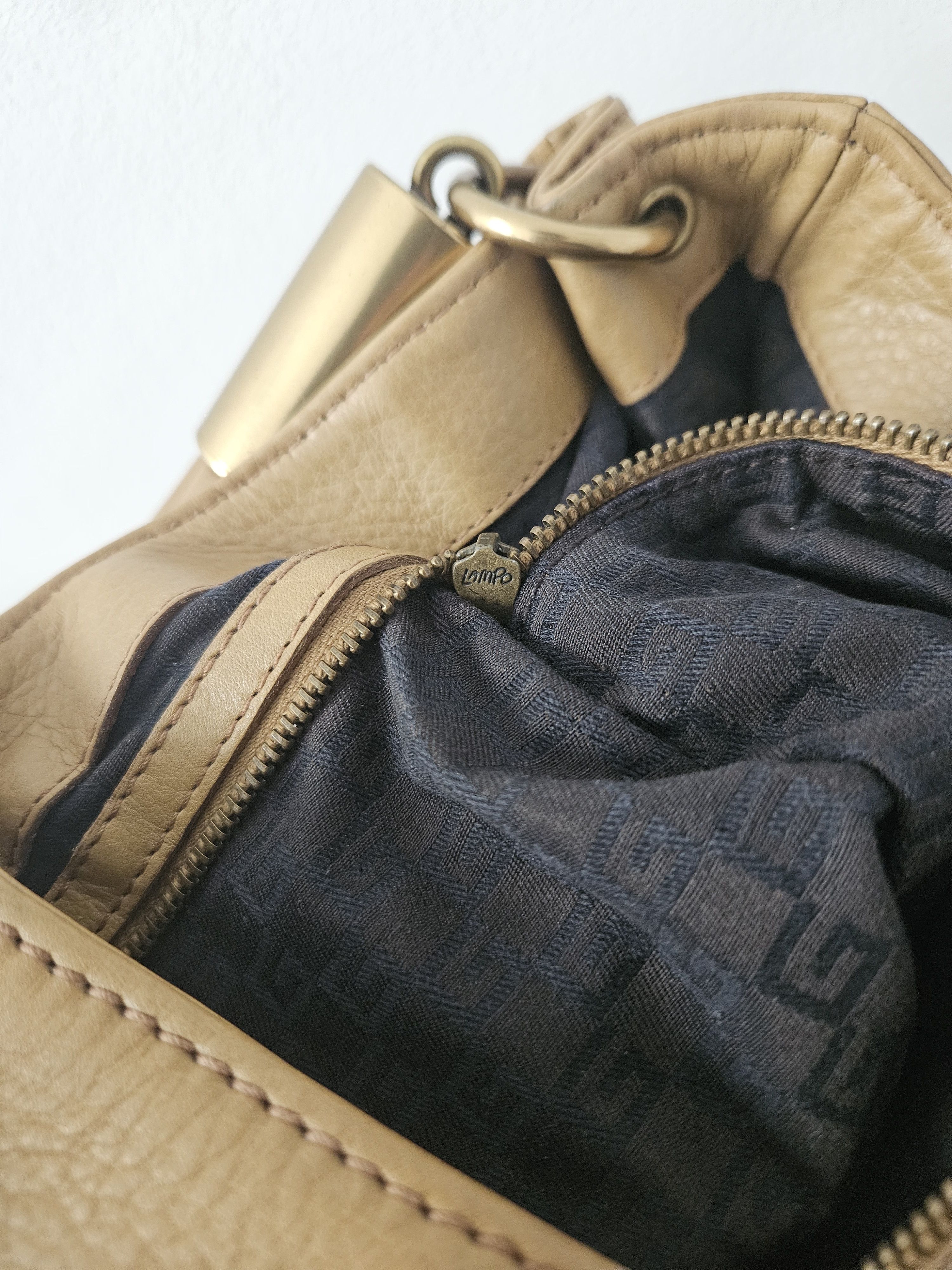 Gucci Vintage y2k gucci leather drawstring handbag Size ONE SIZE - 22 Thumbnail
