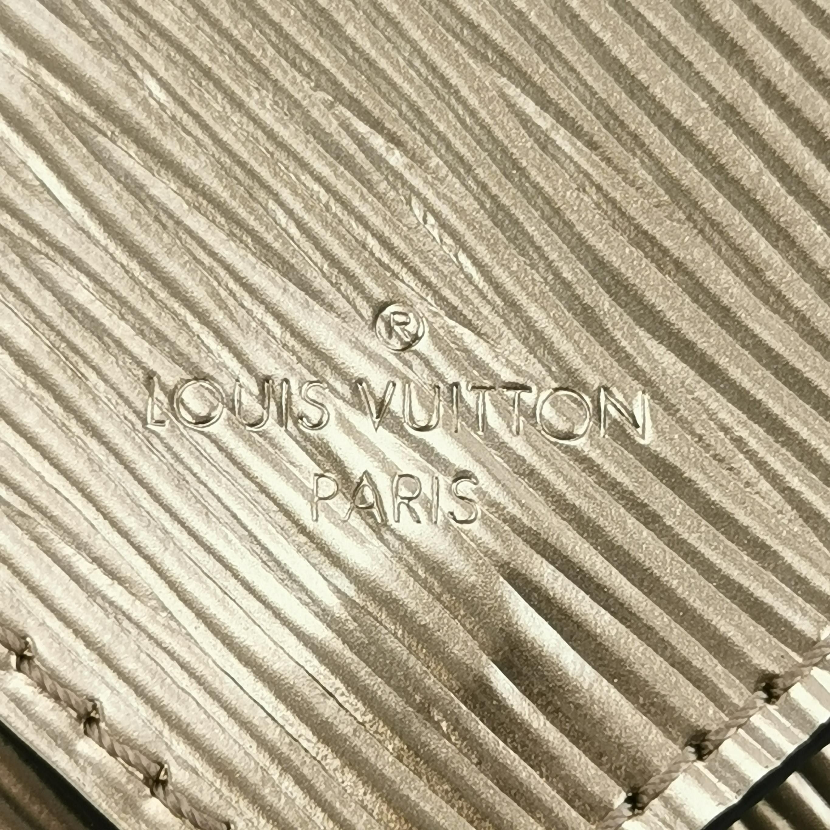 Louis Vuitton Louis Vuitton (LV) Cowhide Temperament Water Ripple Envelop Size ONE SIZE - 6 Thumbnail