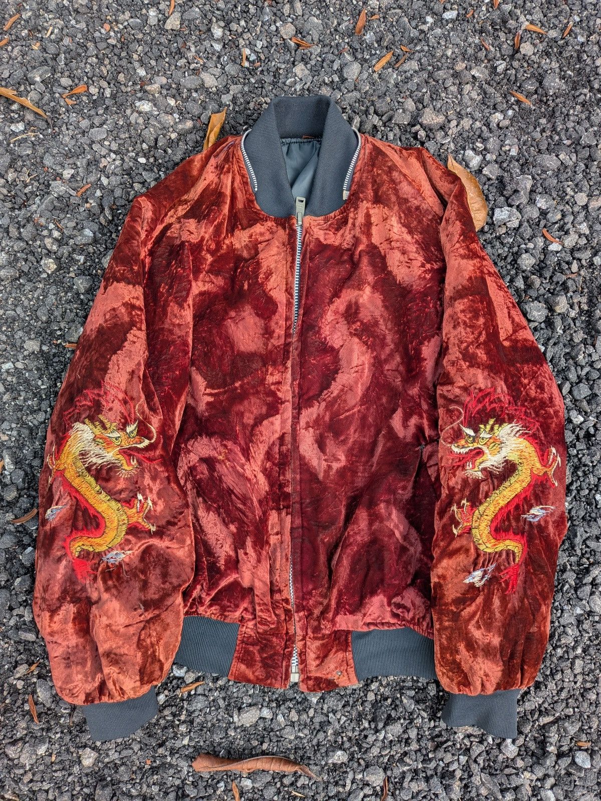 Other Vintage Korean war velvet embroidered Dragon souvenir jacket Size US L / EU 52-54 / 3 - 1 Thumbnail