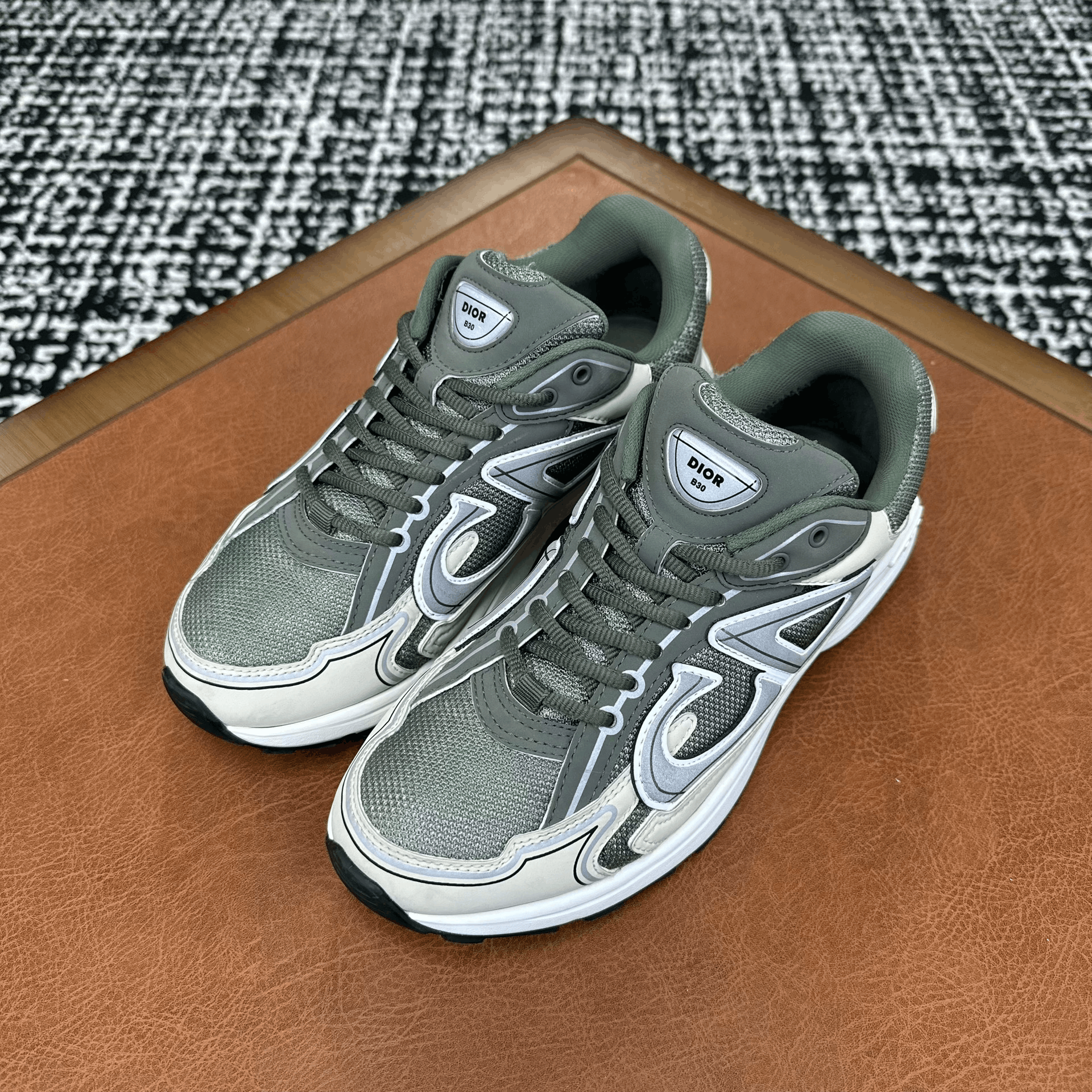 Dior Dior Leather Lowtop Sneakers 7 Men Size US 7 / EU 40 - 1 Thumbnail