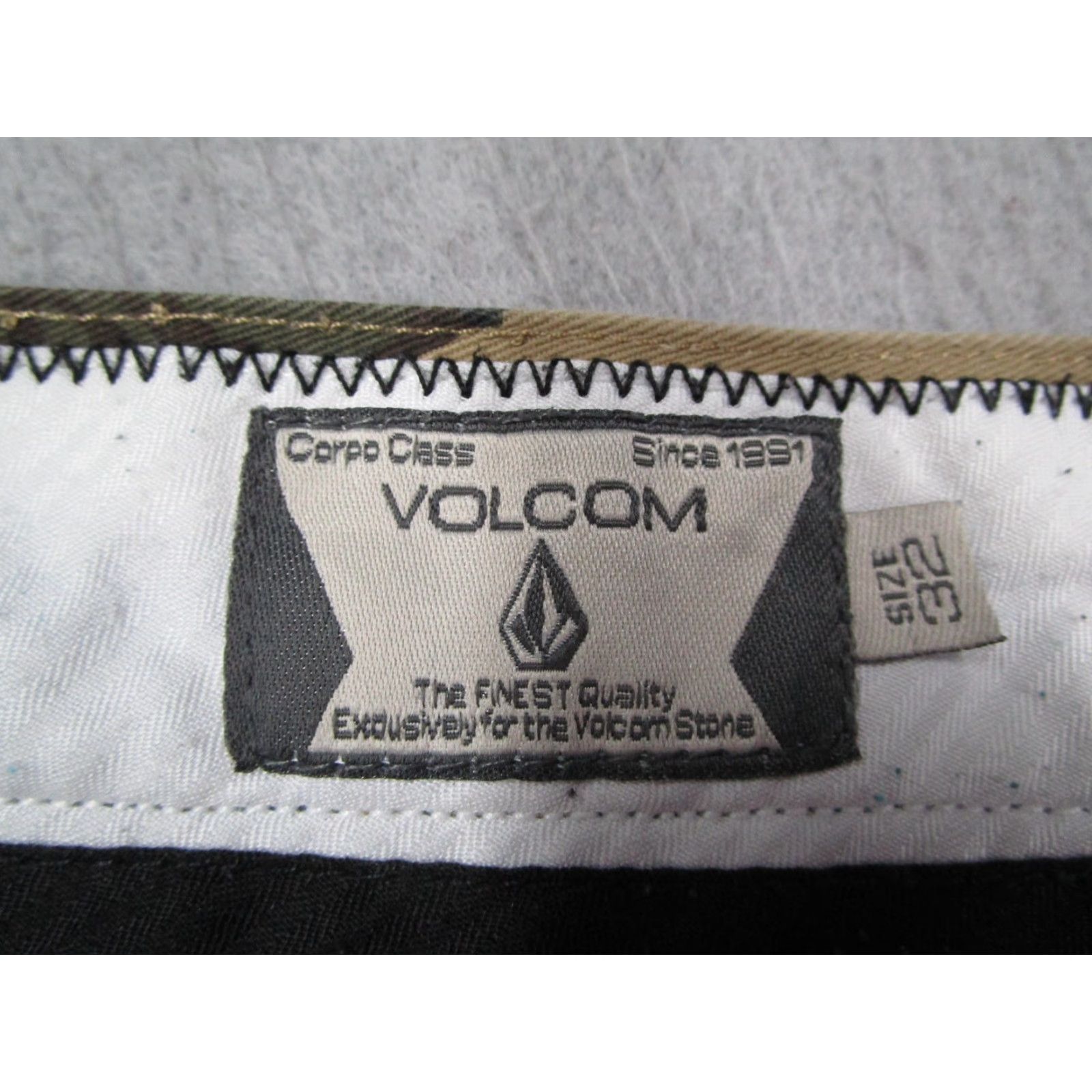 Volcom Volcom VMonty Shorts Mens 32 Green Camo Chino Casual Flat Front Size US 32 / EU 48 - 2 Thumbnail