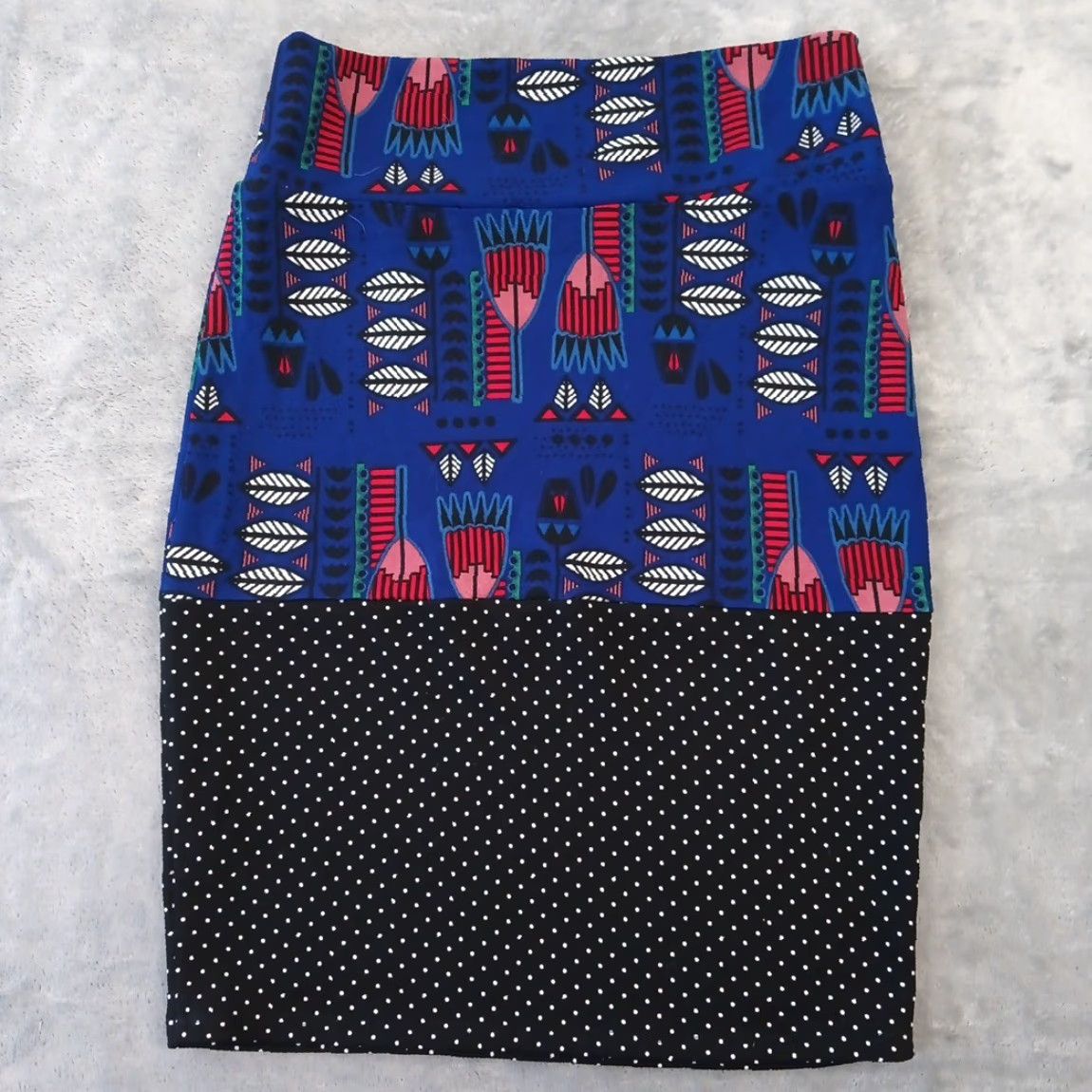 Vintage LuLaRoe Skirt Women Knee Length Geometric Blue Medium Pull On Pencil Stretch Casual Size 32" / US 10 / IT 46 - 4 Thumbnail