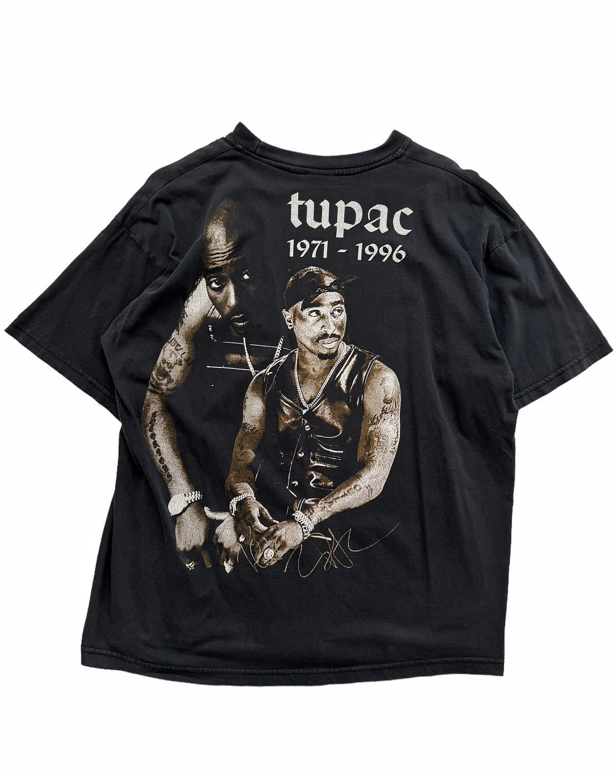 Vintage Bootleg Vintage Thrashed R.I.P. Tupac Shirt Size US L / EU 52-54 / 3 - 2 Thumbnail
