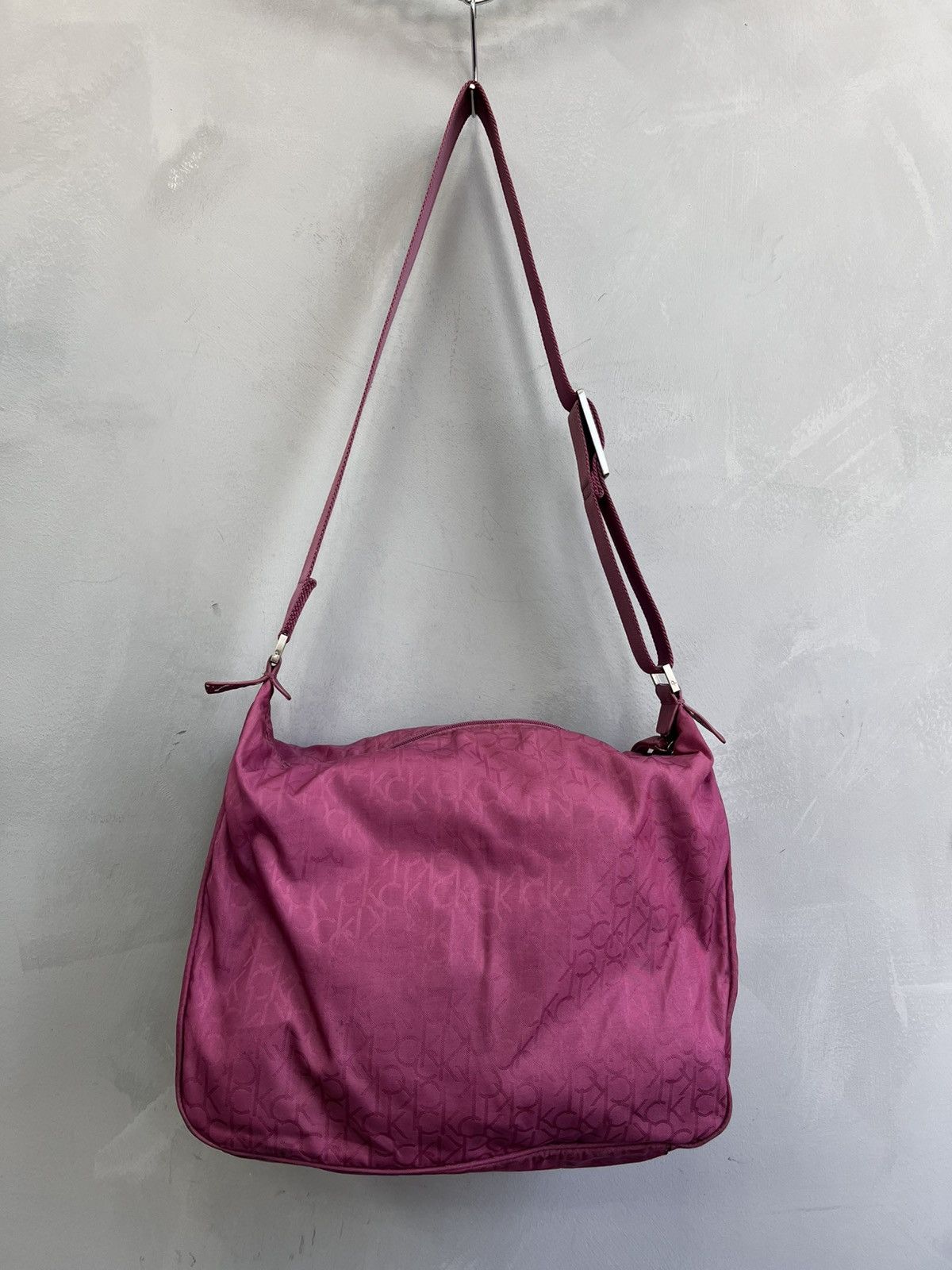 Calvin Klein VINTAGE ARCHIVE MONOGRAM CALVIN KLEIN NYLON MASSENGER BAG Size ONE SIZE - 9 Thumbnail