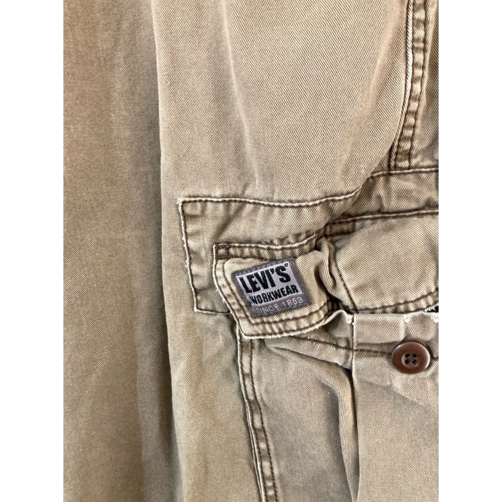 Levi's Levi's Mens Cargo Shorts 40W Khaki Y2K Vintage Cargo Shorts Mens 40W Beige Levi's Vintage Size US 40 / EU 56 - 6 Thumbnail