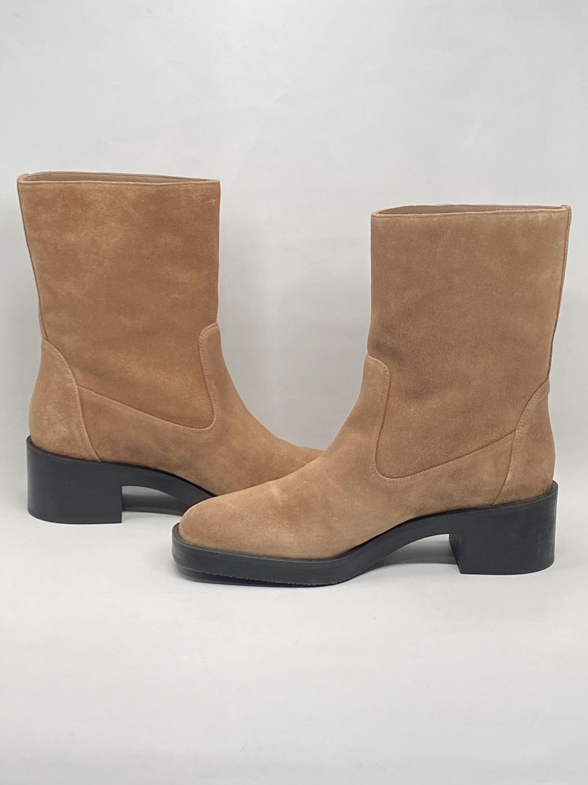 Stuart Weitzman Stuart Weitzman Kaia 40MM Sport Suede Booties size 9 Size US 9 / IT 39 - 7 Thumbnail