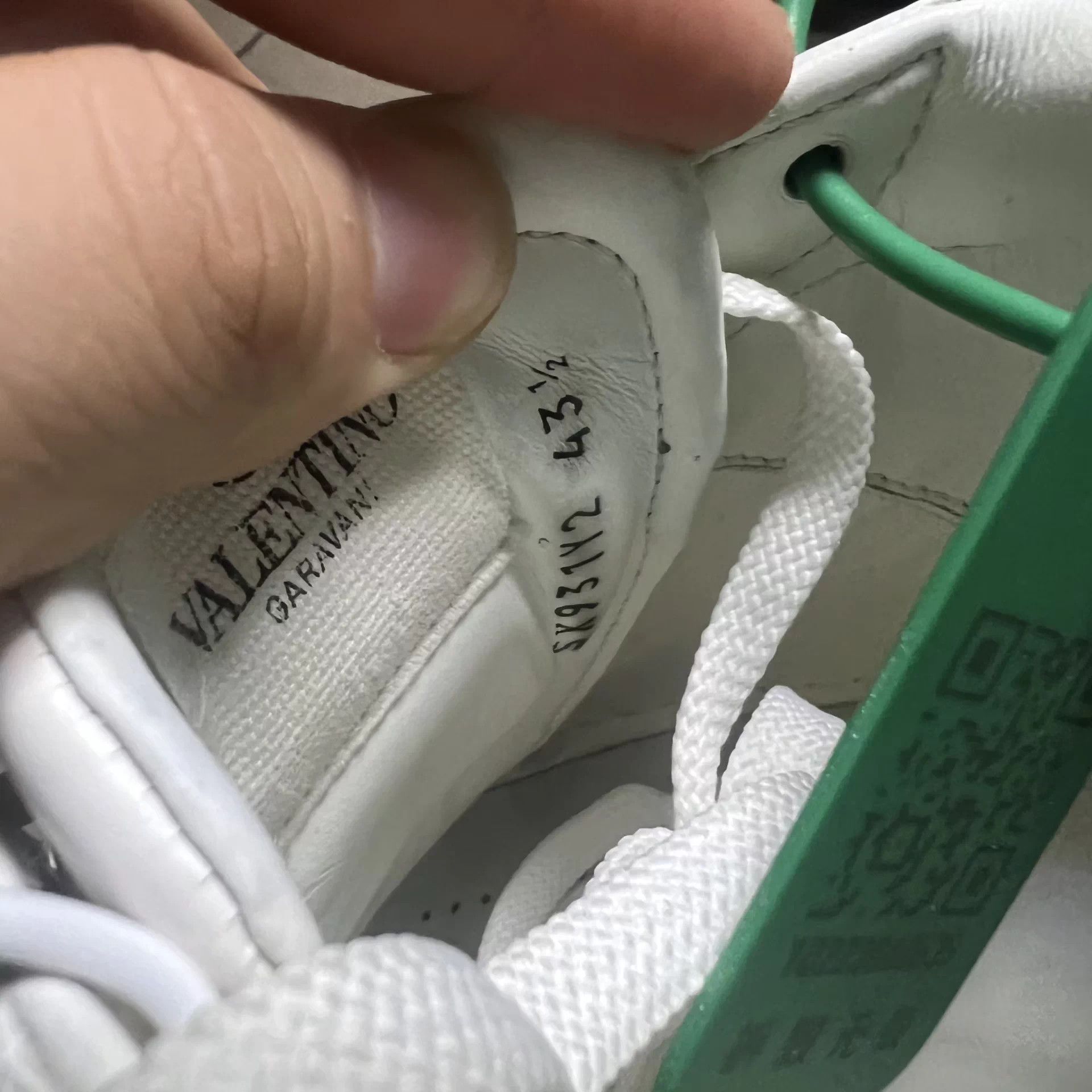 Valentino Valentino White Gold Rivet Low Top Sneakers 43.5 Like New Size US 10 / EU 43 - 8 Thumbnail