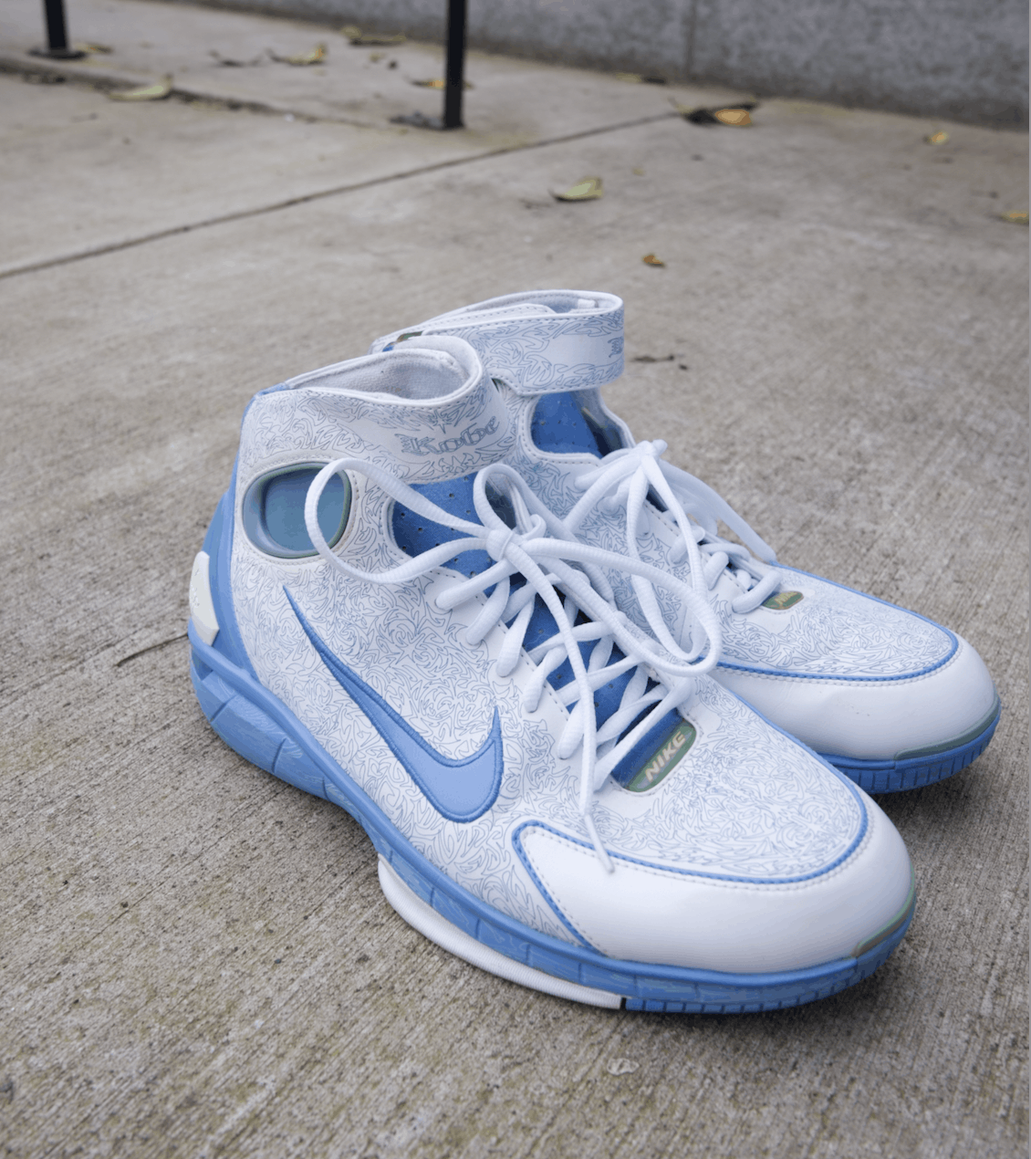 image of Nike Air Zoom Huarache 2K4 Kobe Bryant Blue Laser Mpls Shoes in White/Light Blue, Men's (Size 11.5)