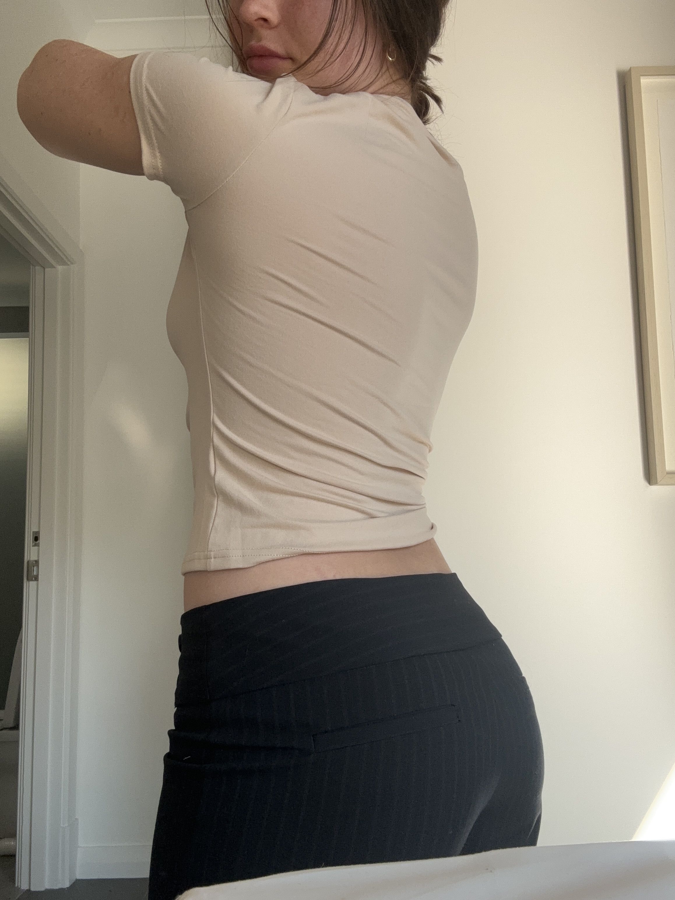 Urban Outfitters Off the shoulder asymmetrical cream crop top. Size S / US 4 / IT 40 - 2 Thumbnail