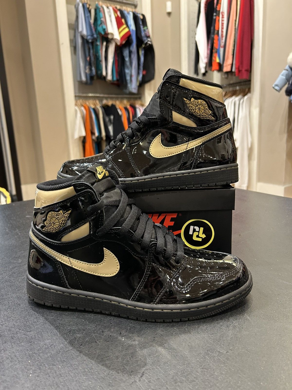 Jordan Brand Jordan 1 Retro High ‘Black Metallic Gold’ Size US 10 / EU 43 - 1 Thumbnail