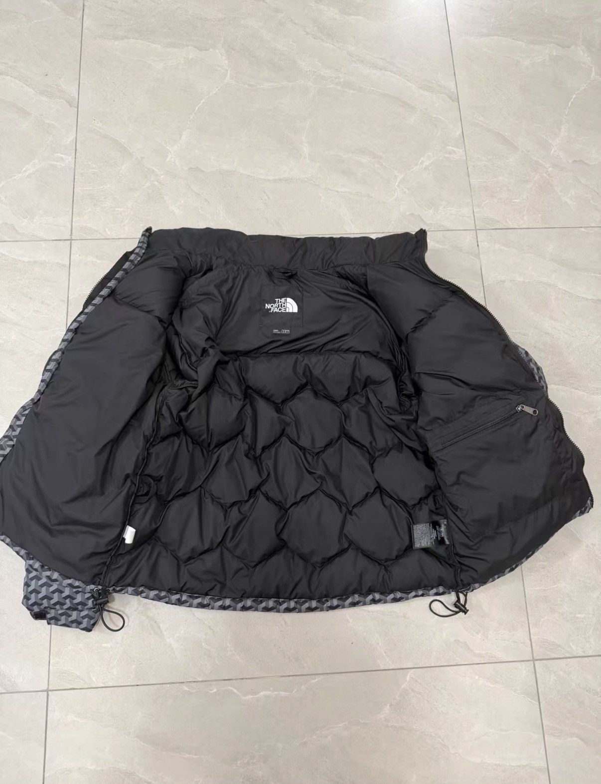 The North Face THE NORTH FACE x DOE HEXAGON PRINTED DOWN J34 Size US M / EU 48-50 / 2 - 5 Thumbnail
