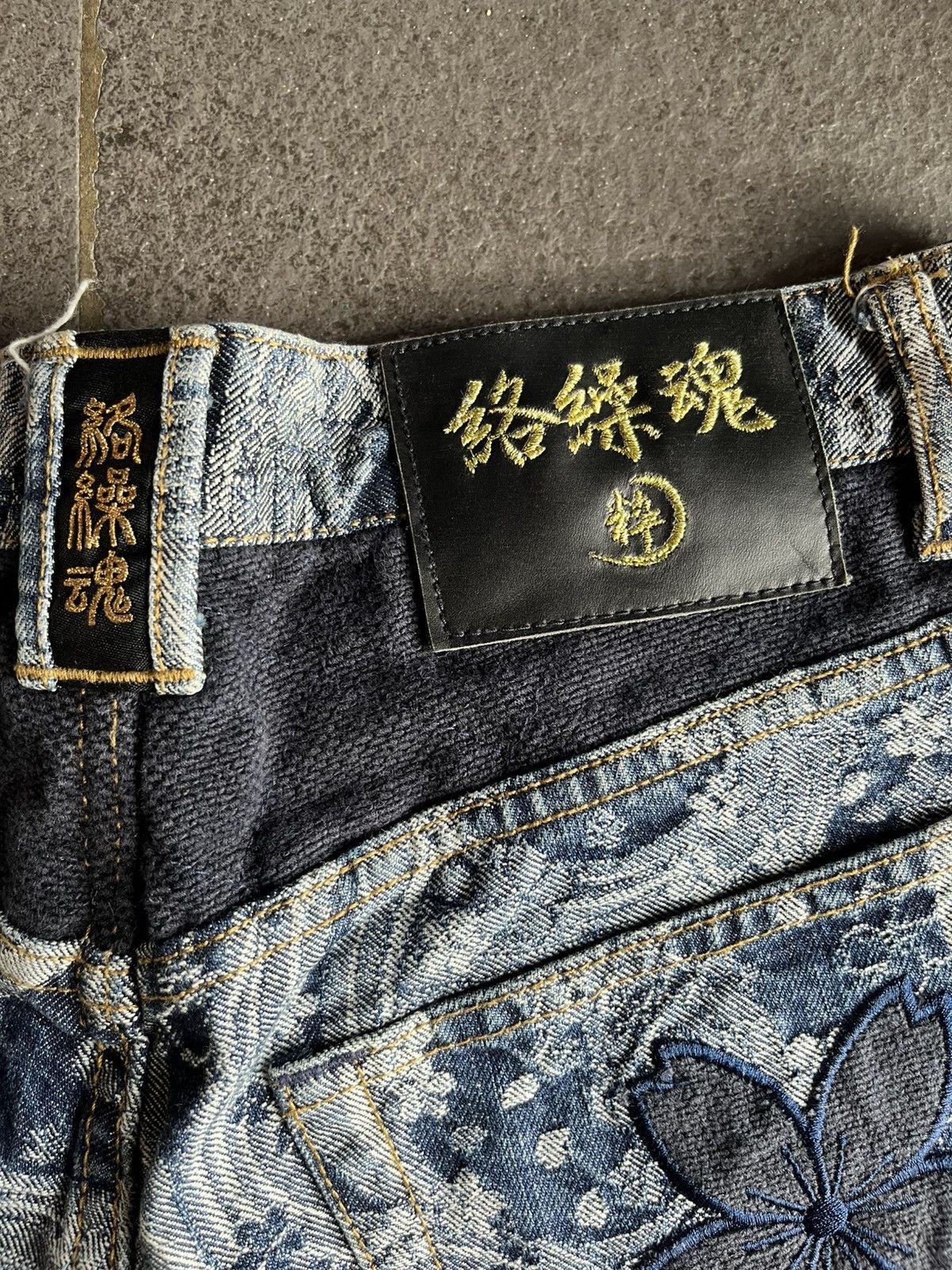Karakuri Tamashii Japanese Great Wave and Sakura embroidery Jorts Y2K Size US 32 / EU 48 - 8 Thumbnail