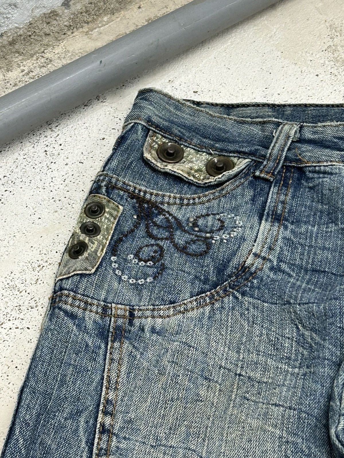 20471120 × Hysteric Glamour × Japanese Brand JWYZ Pocketwork Baggy Distressed Clawn Mark Rivet Button Size US 32 / EU 48 - 11 Thumbnail