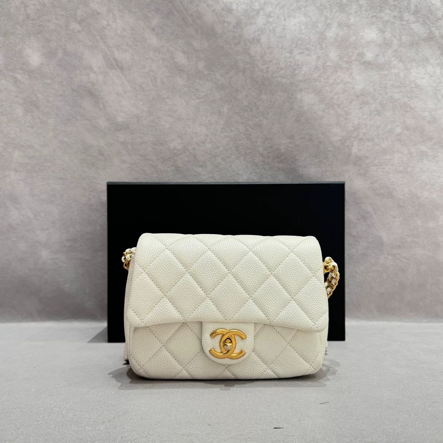 Chanel Pre-loved Bag Very good condition Size ONE SIZE - 1 Thumbnail