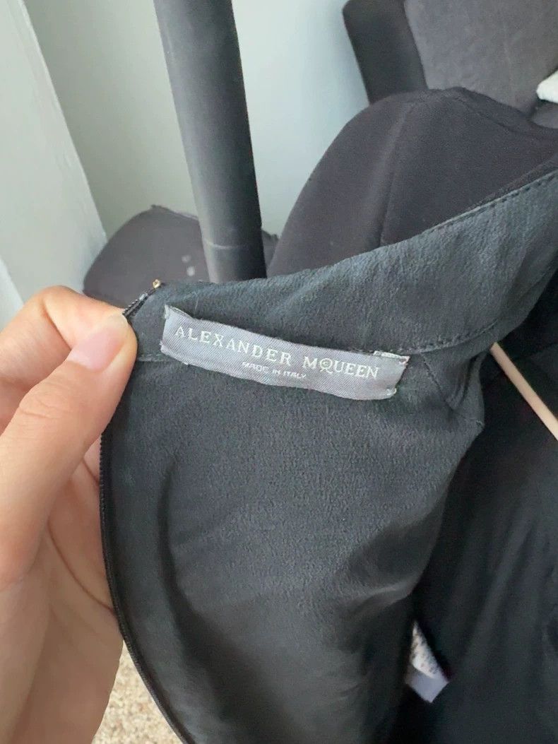 Alexander McQueen Alexander McQUEEN size 42 Black mid - length skirt Size M / US 6-8 / IT 42-44 - 2 Thumbnail