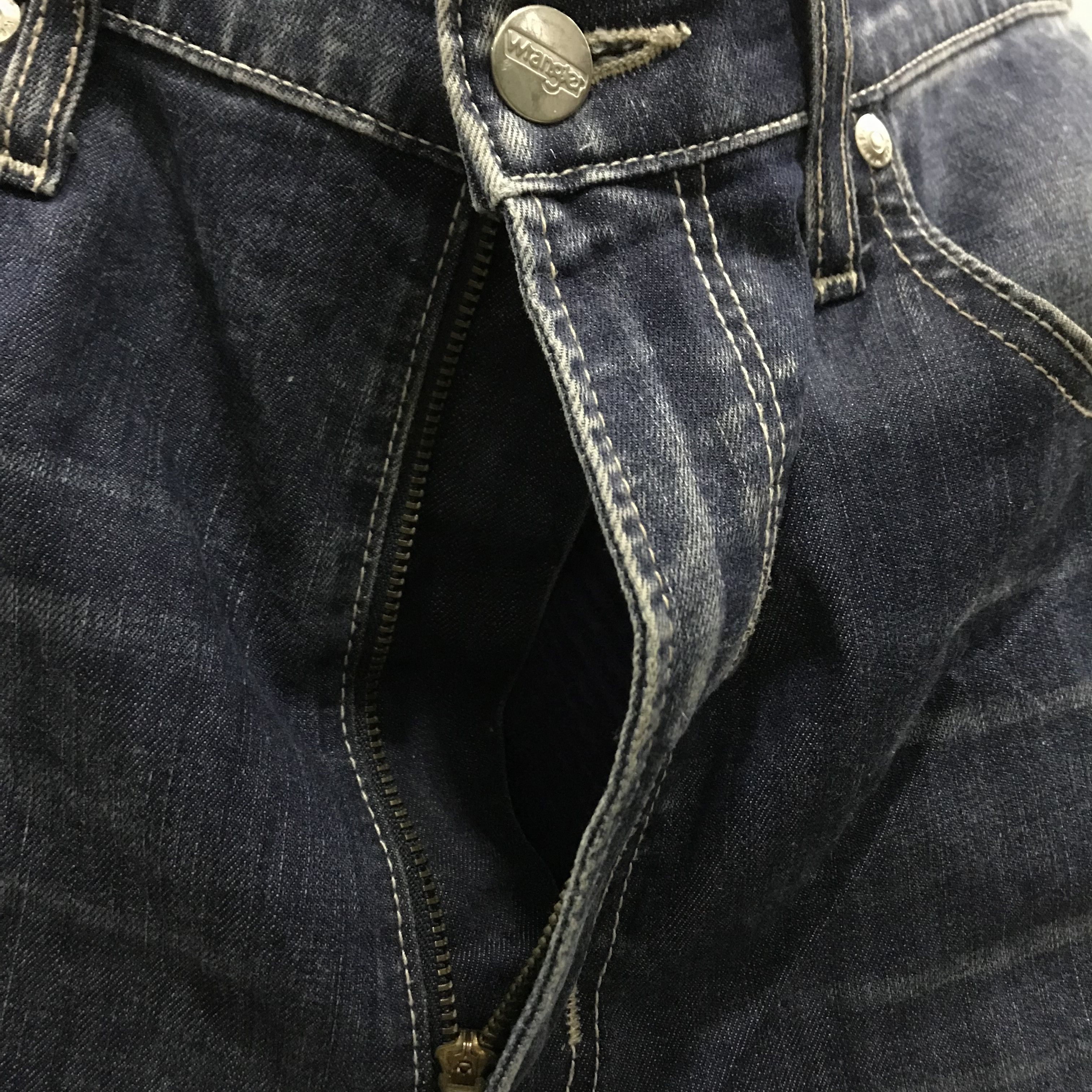 Wrangler Vintage Wrangler Jeans Dark Wash Distressed Straight Leg Size US 36 / EU 52 - 7 Thumbnail