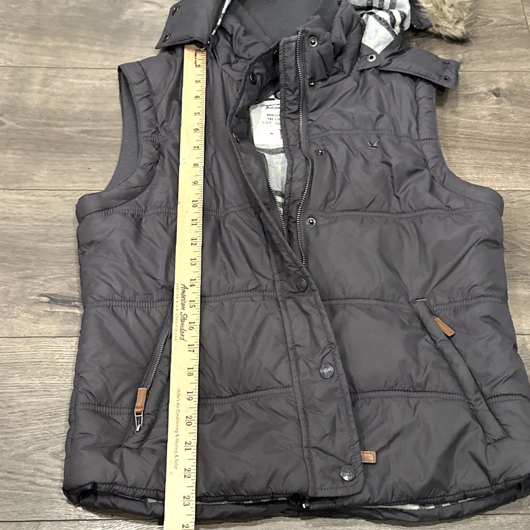 Vintage VINTAGE Chevignon Girl Puffer Vest Plaid Gray Multi Large Women Adult Vest L Gray Plaid Women Size L / US 10 / IT 46 - 4 Thumbnail
