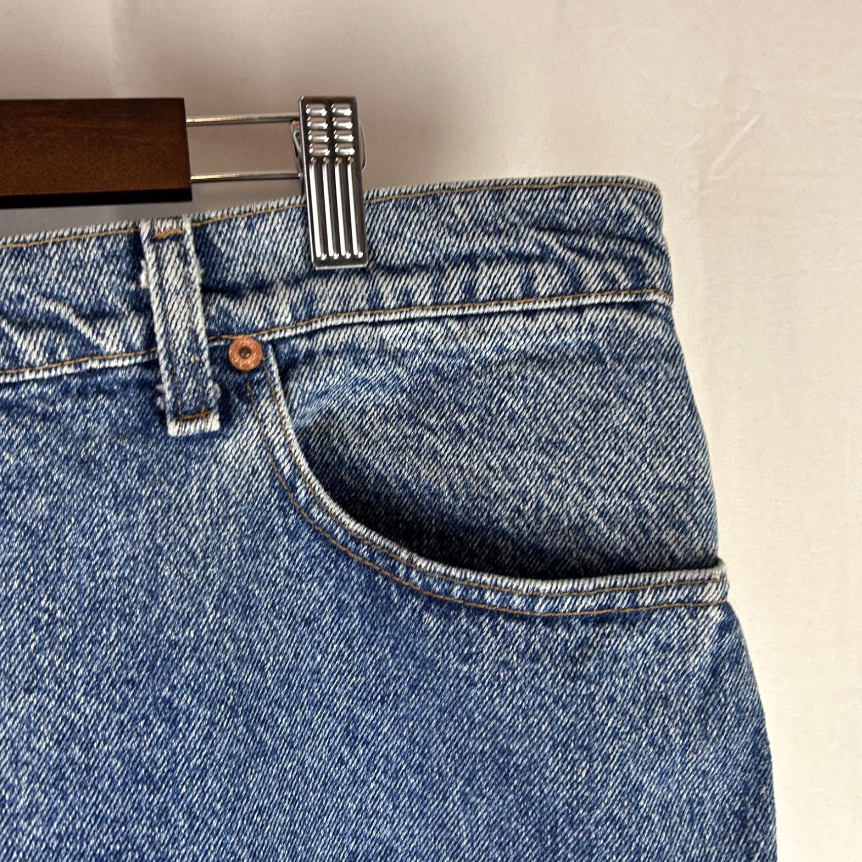 Levi's VINTAGE Levi's 505 Jeans Mens 44x32 Denim Made in USA Zip Fly Straight Leg 90s Levi's 505 Mens Jeans Regular 44 W32 Blue Denim US Vintage 1990s Size US 44 / EU 60 - 4 Thumbnail