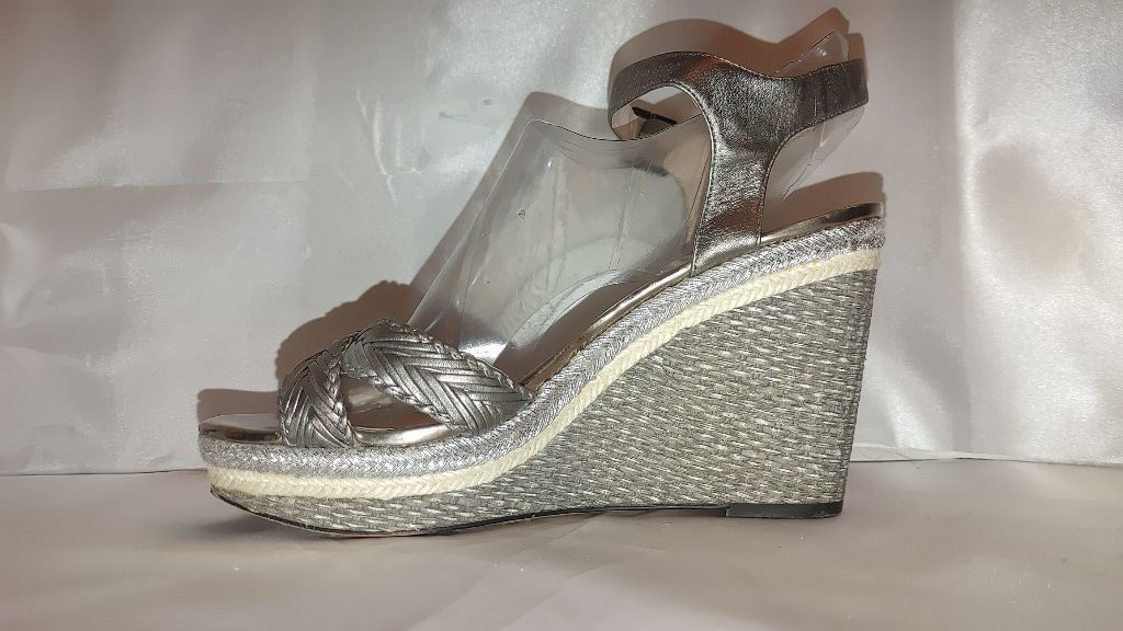 Vince Camuto Vince Camuto Tadeta Metallic Pewter Wedge Sandal Size 9M Size US 9 / IT 39 - 4 Thumbnail