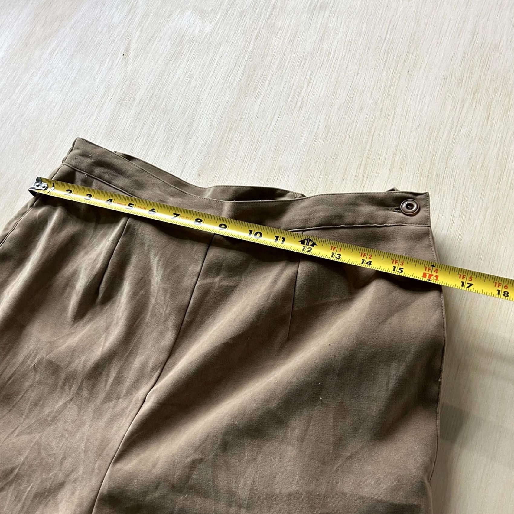 Vintage Sag Harbor Dress Pants Womens 12 Beige Straight Leg Elastic Waist Stretch Career Pants Women Straight Leg Beige 12 Mens? Wait; this is not right. Size 34" / US 12 / IT 48 - 4 Thumbnail