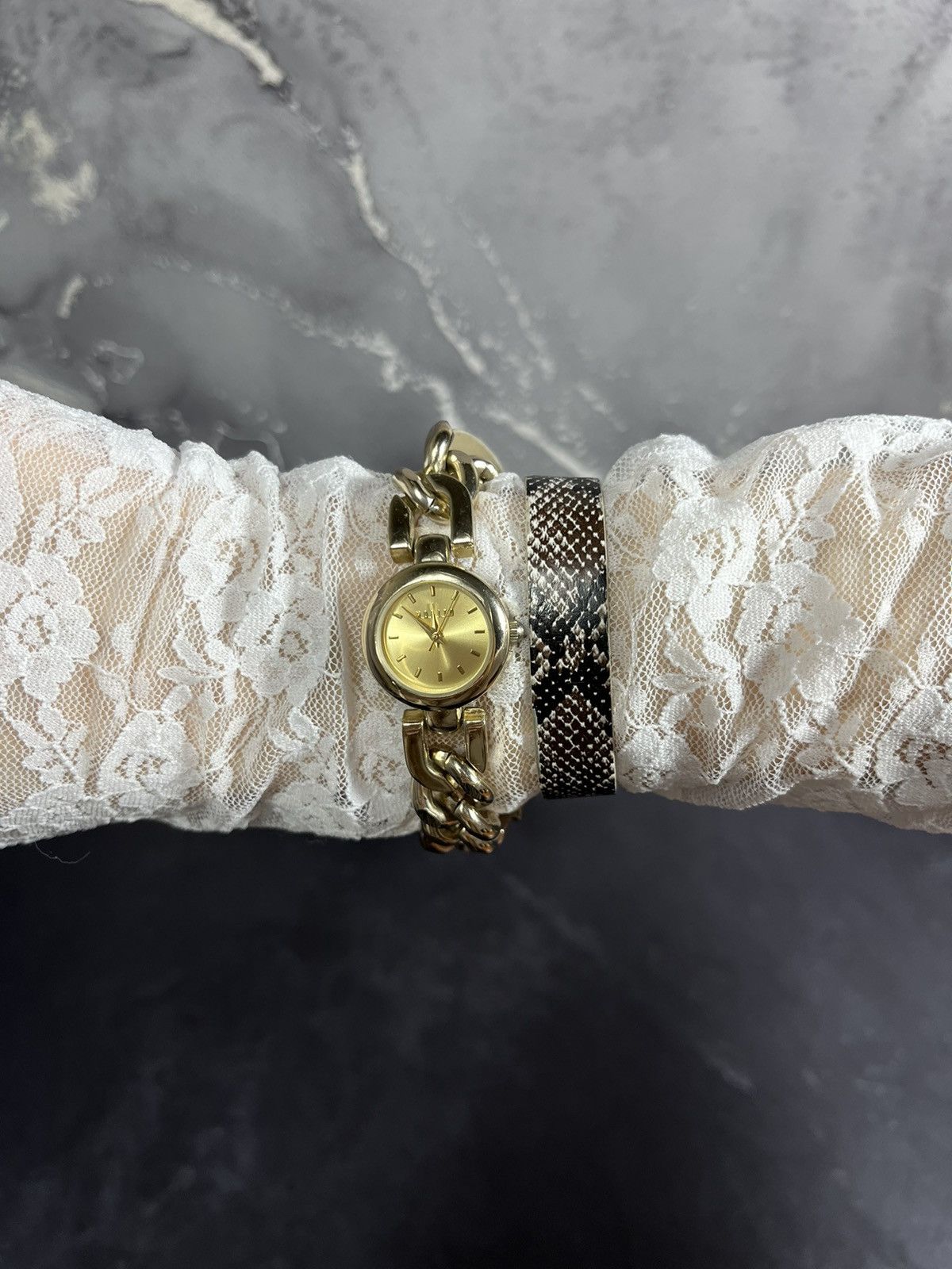 Hysteric Glamour MOHITO Gold Chain Watch, Minimalist Design, Modern Style Size ONE SIZE - 4 Thumbnail