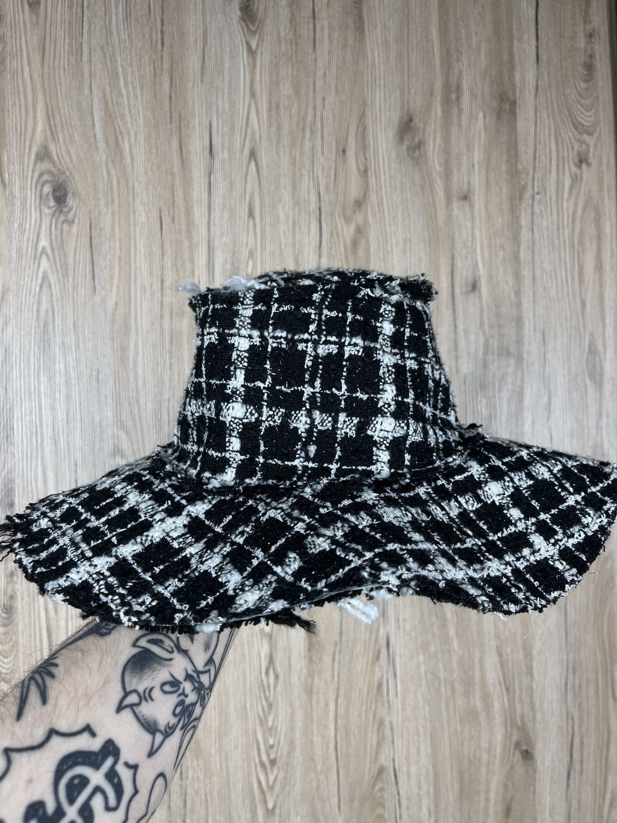 Baum und Pferdgarten × Designer ➕ baum und pferdgarten tweed oversize hat black/white Size ONE SIZE - 1 Thumbnail