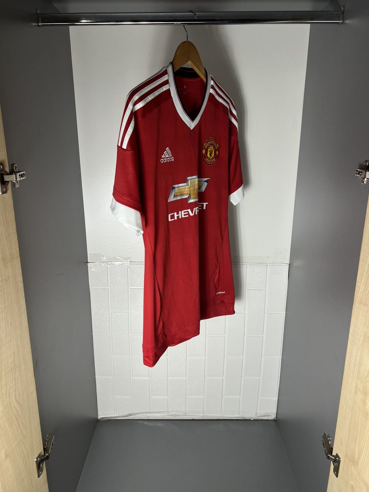 Adidas VINTAGE ADIDAS FC MANCHESTER UNITED ENGLAND SOCCER JERSEY Size US L / EU 52-54 / 3 - 6 Thumbnail