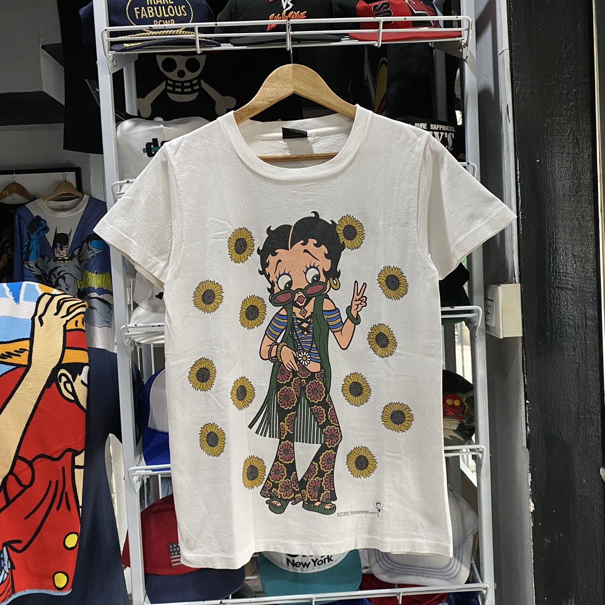 image of Cartoon Network x Changes Vintage Betty Boop Big Print 90 Single Stitch Sunflower in White (Size Me