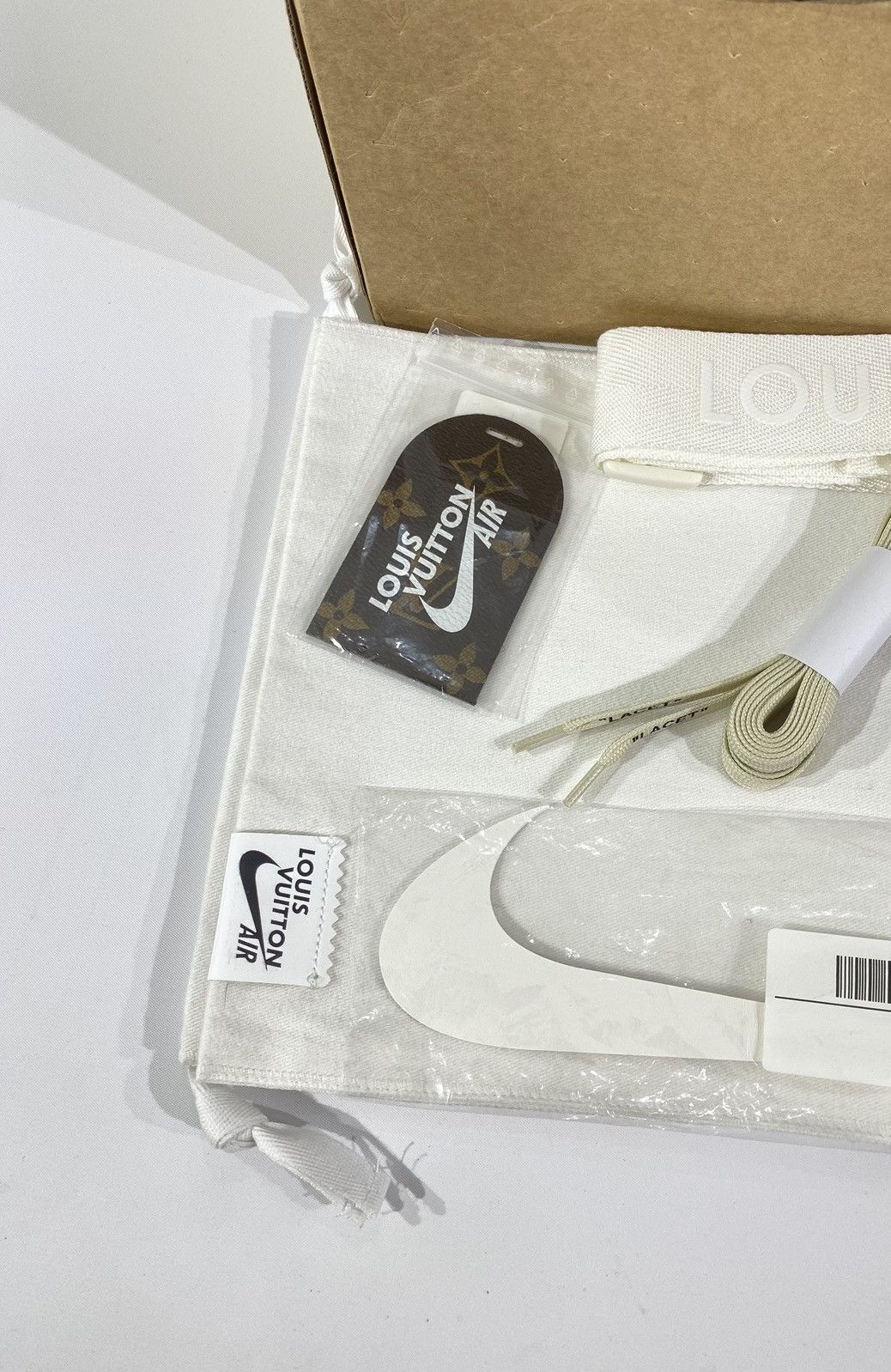 Louis Vuitton Louis Vuitton X Nike X Off White 9.5 Air Force 1 Graffiti Size US 9.5 / EU 42-43 - 18 Thumbnail