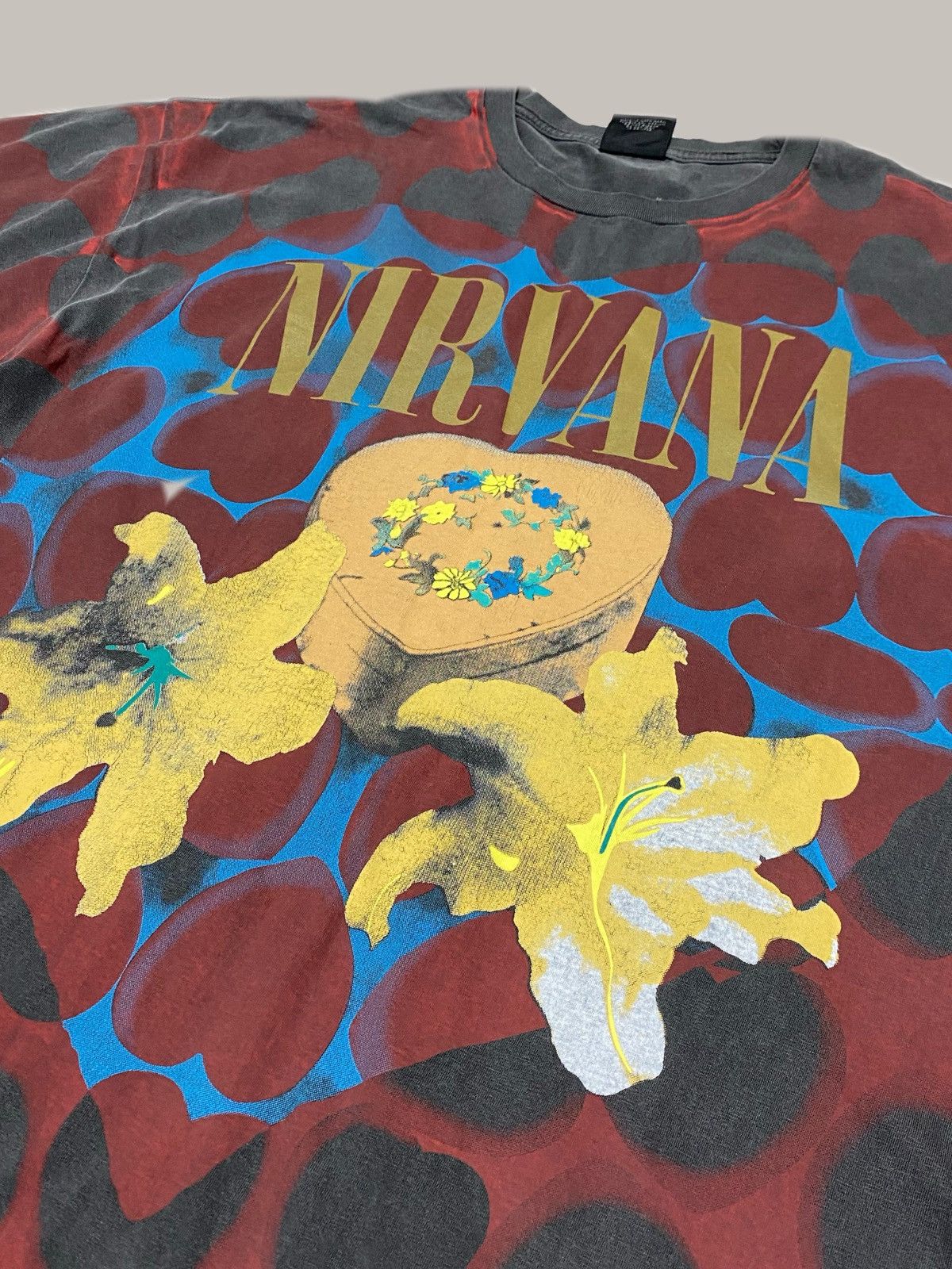 Nirvana Vintage Nirvana "Heart Shaped Box" T-Shirt Size US L / EU 52-54 / 3 - 5 Thumbnail