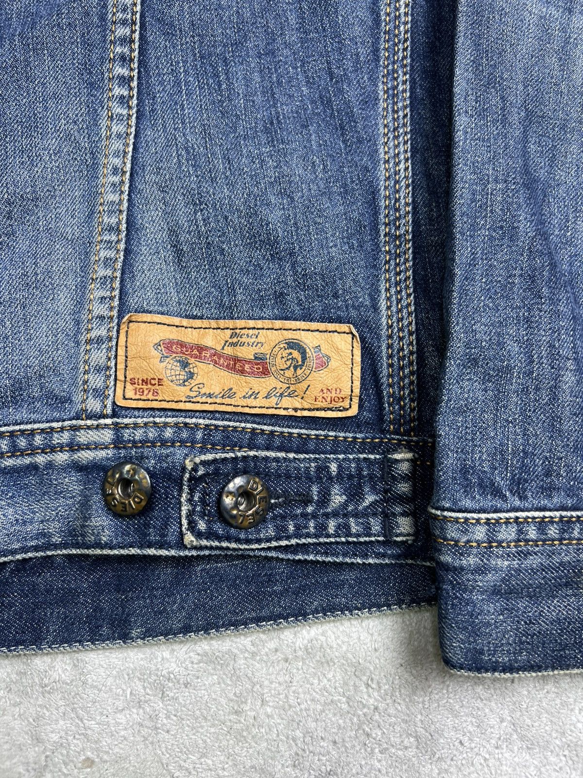 Diesel Vintage Diesel Industry Denim Jacket Distressed Wash Trucker Size US M / EU 48-50 / 2 - 10 Thumbnail