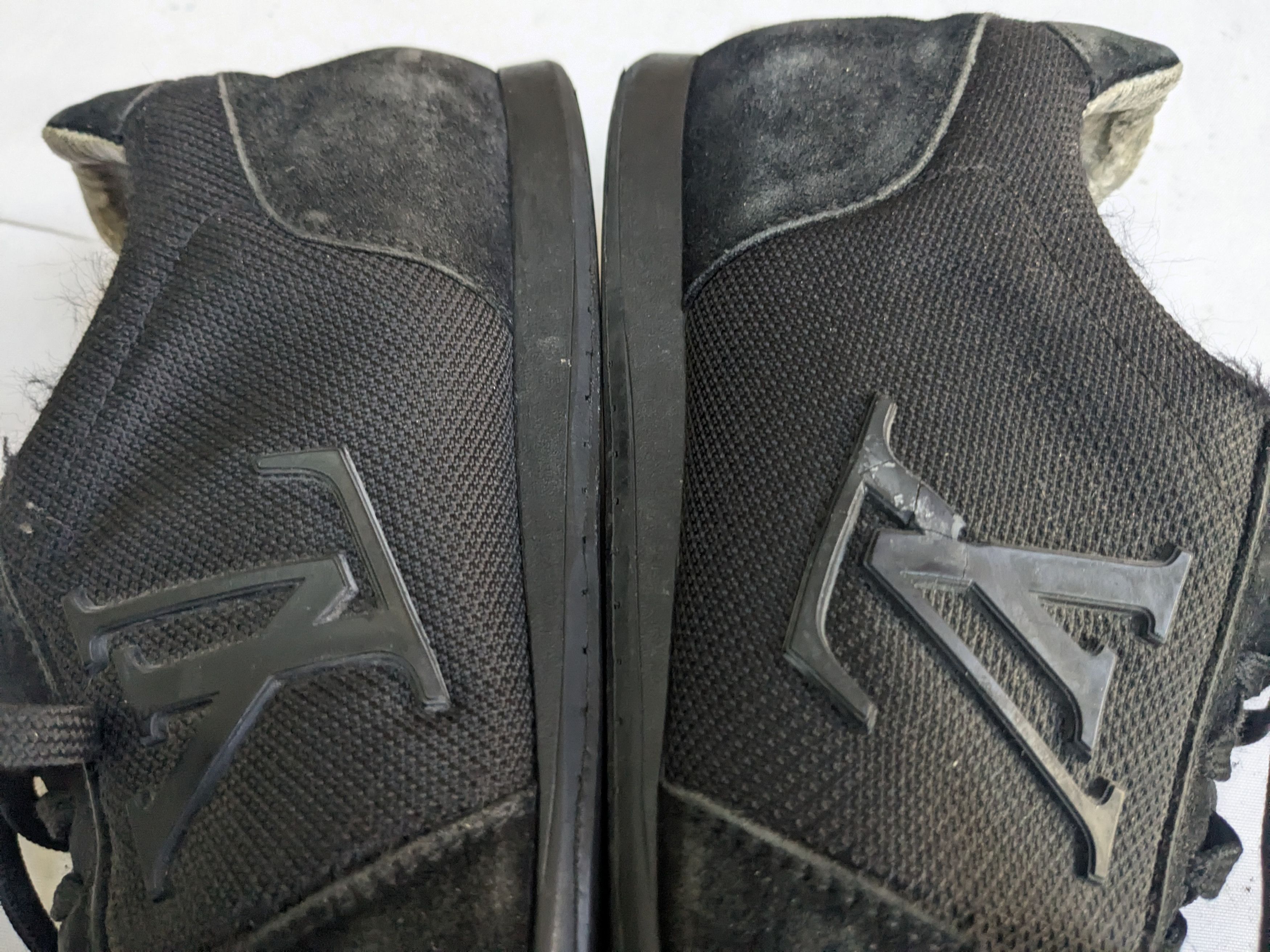 Louis Vuitton Louis Vuitton Sneakers Black 9.5 Low Tops Suede Size US 9.5 / EU 42-43 - 12 Thumbnail