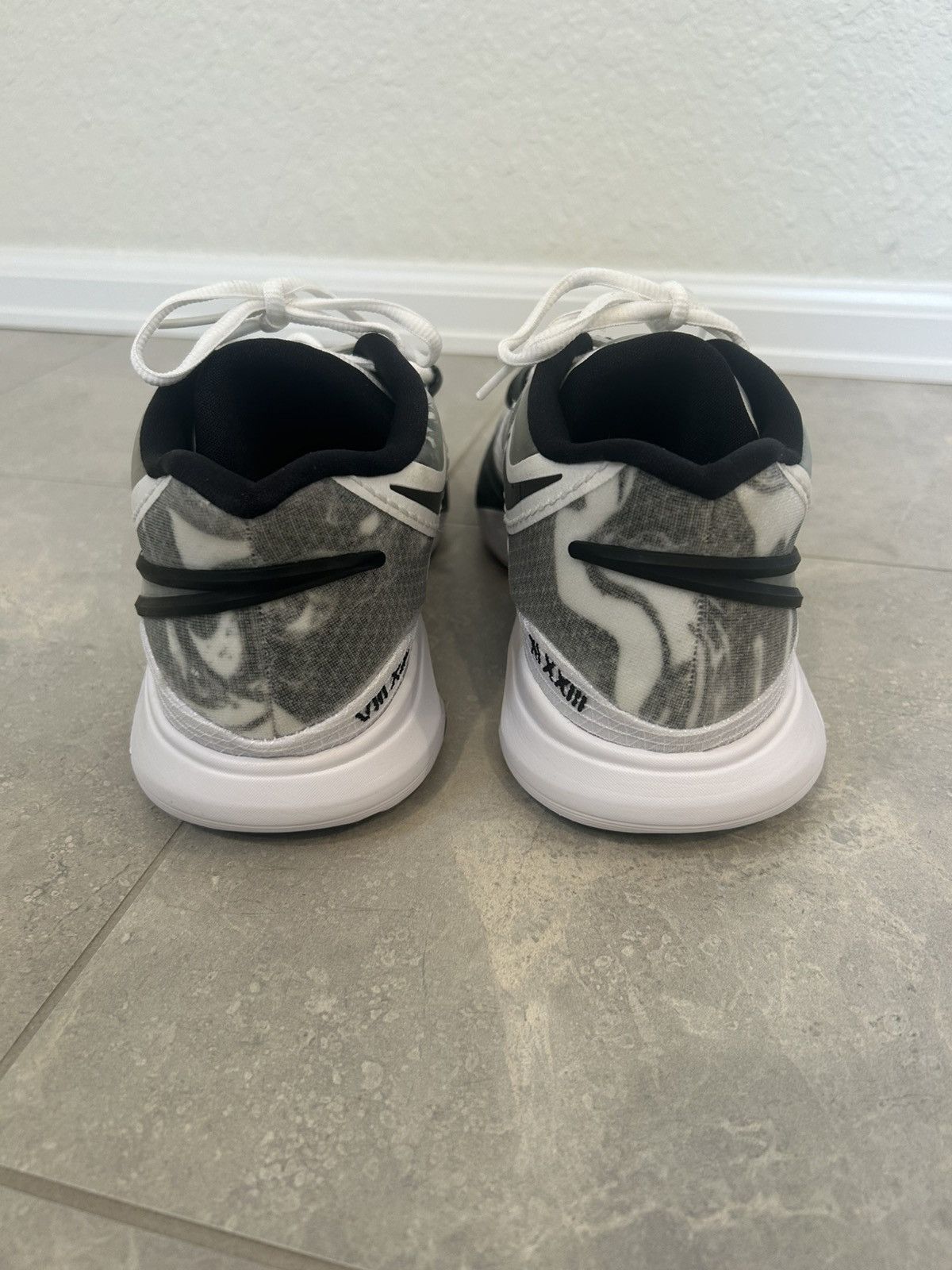 Nike NEW Nike Kyrie 8 Men’s Size US 11.5 / EU 44-45 - 2 Thumbnail