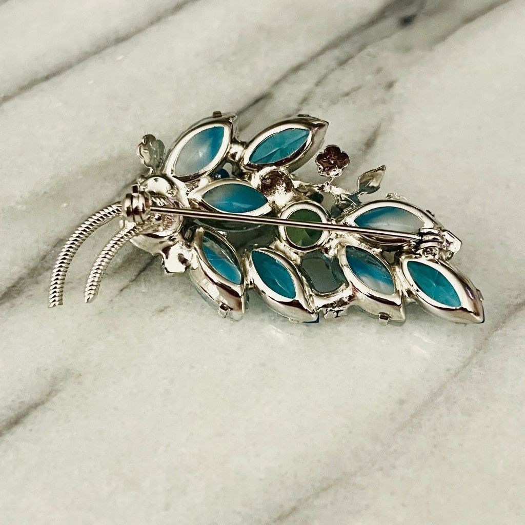 Vintage Vintage Blue Crystal Brooch Prong Set Navettes Green Size ONE SIZE - 5 Thumbnail